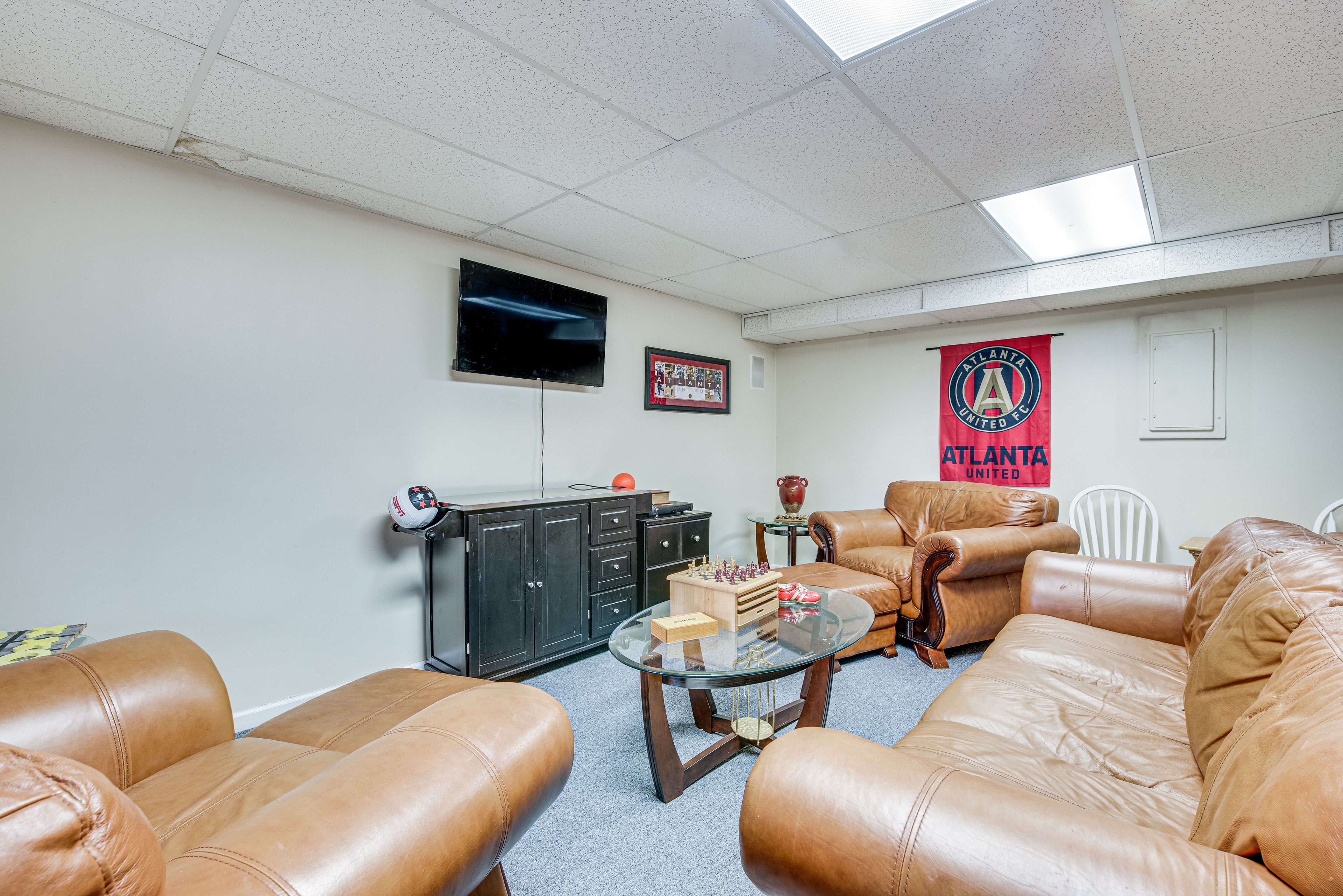 Den | 1st Floor