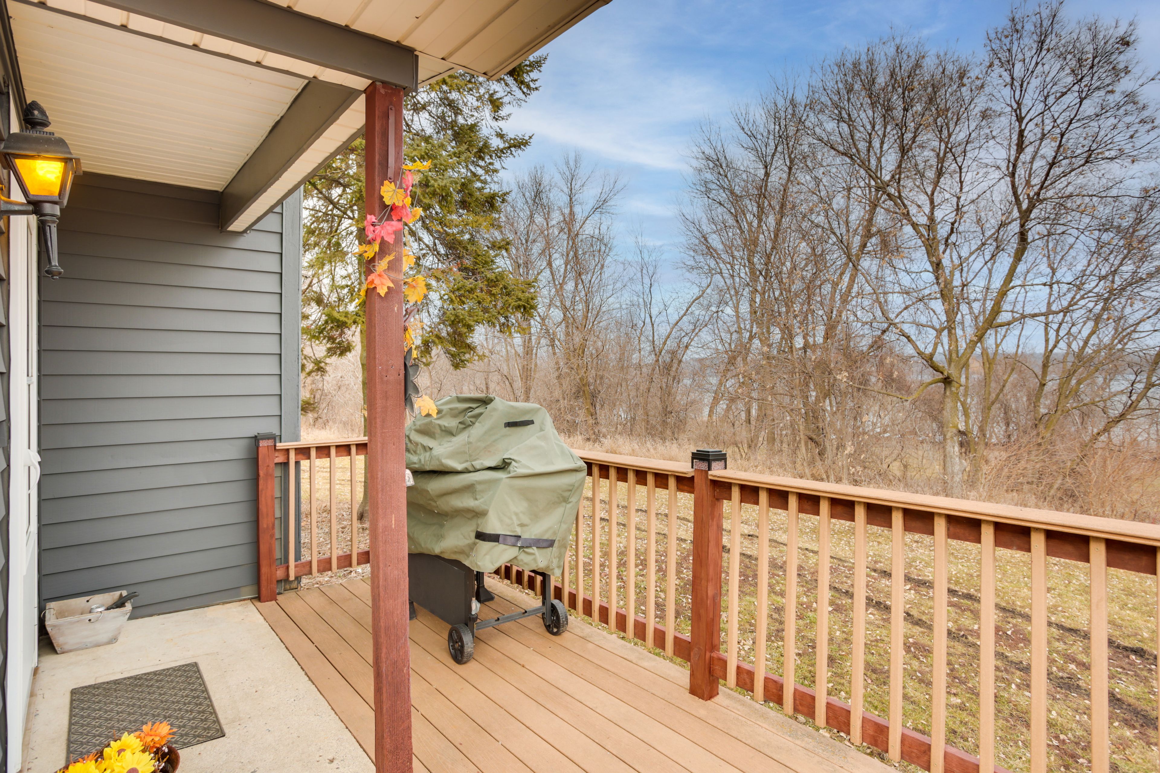 Deck | Gas Grill | Lakefront View