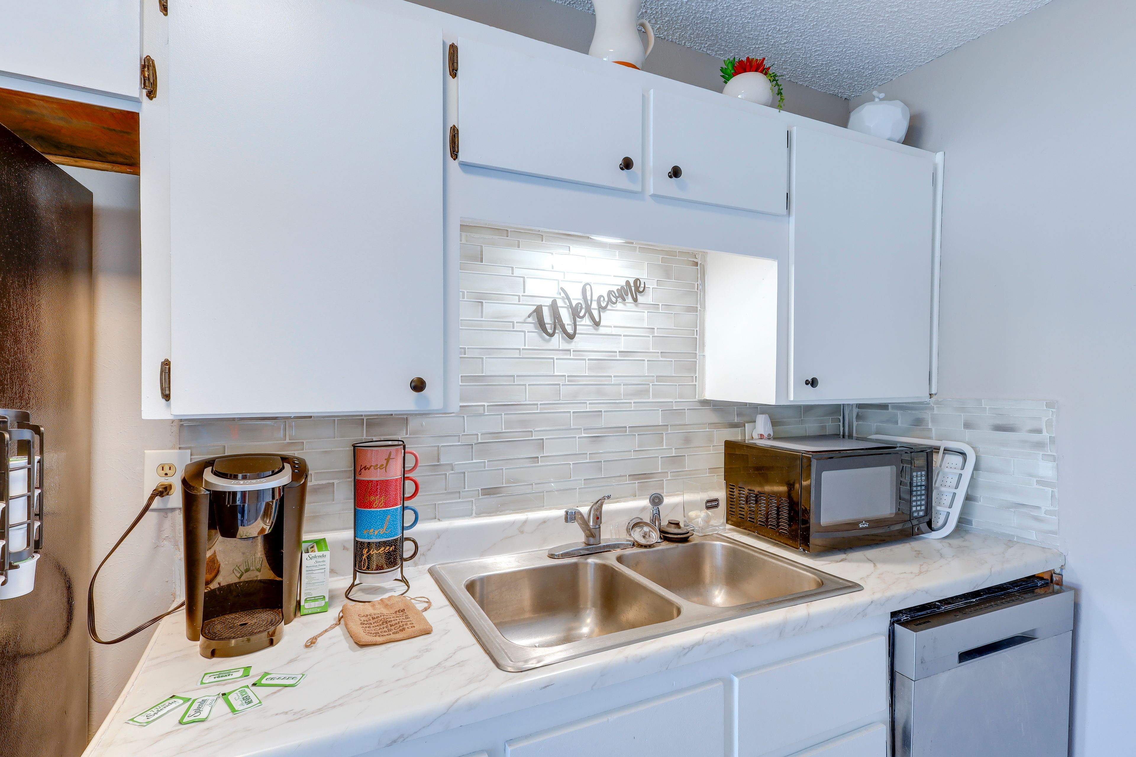 Kitchen | Single-Story Apartment | Central A/C