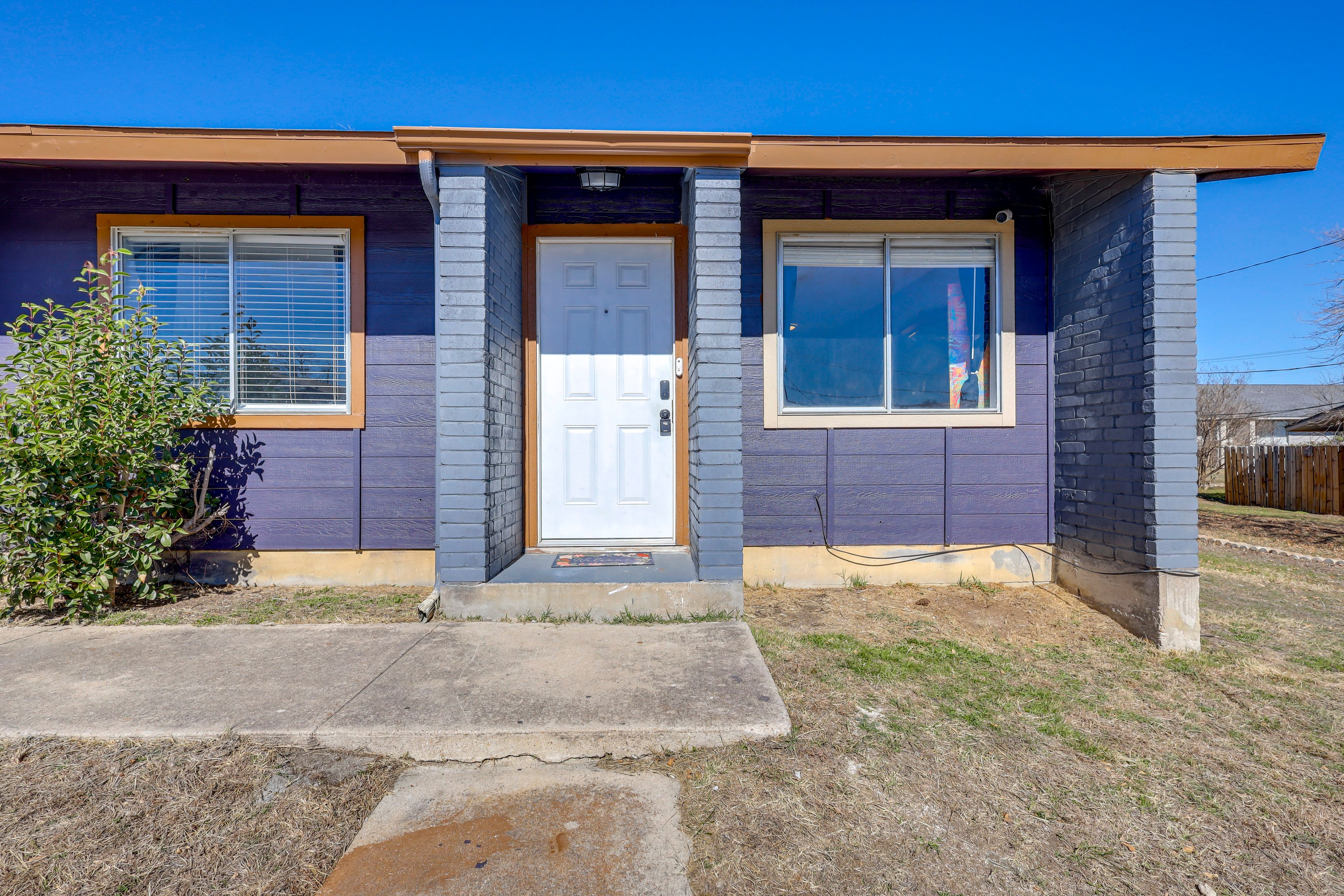 Apartment Exterior | Private Entrance