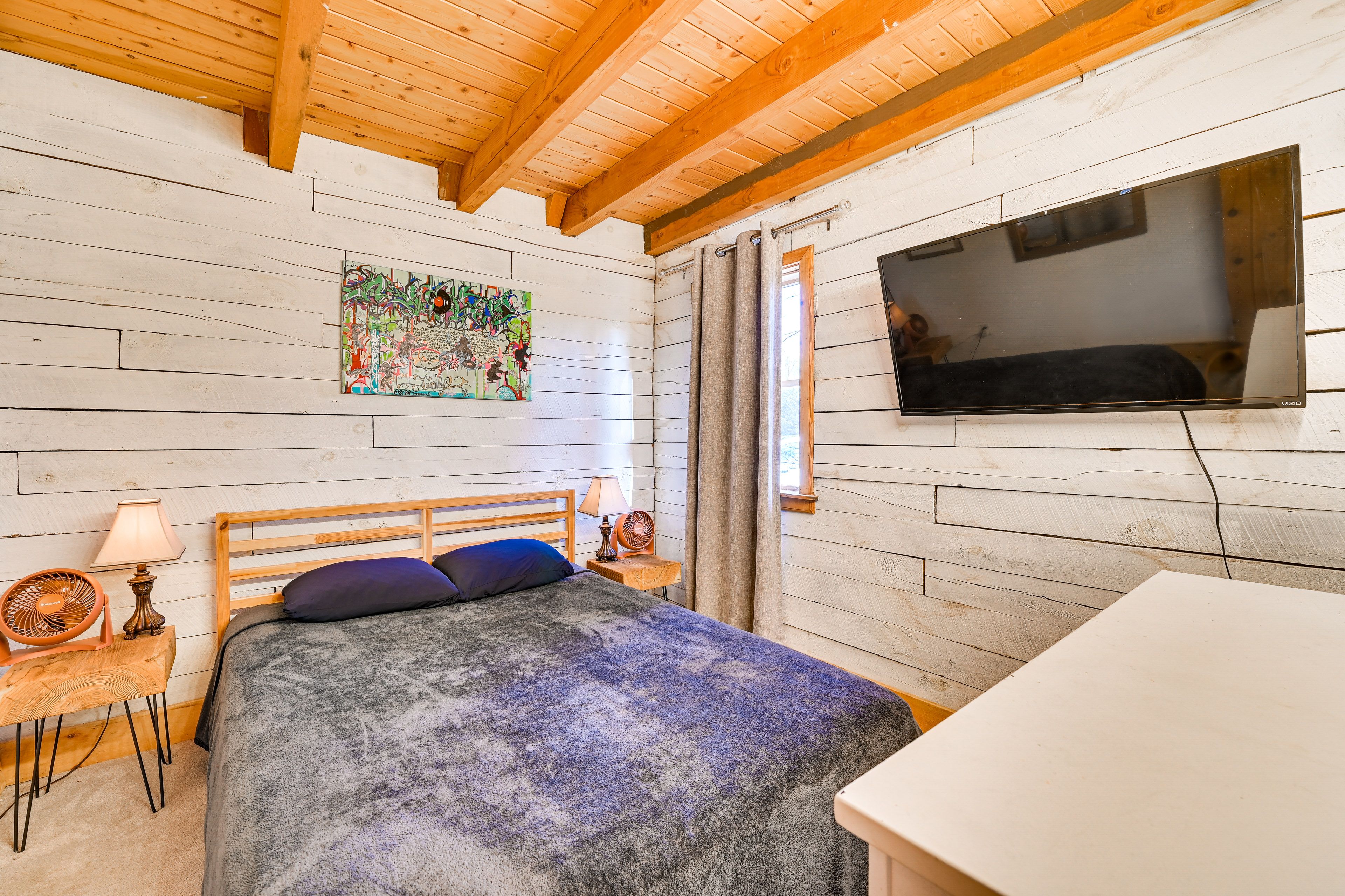 Bedroom | 2nd Floor | Queen Bed | Linens Provided
