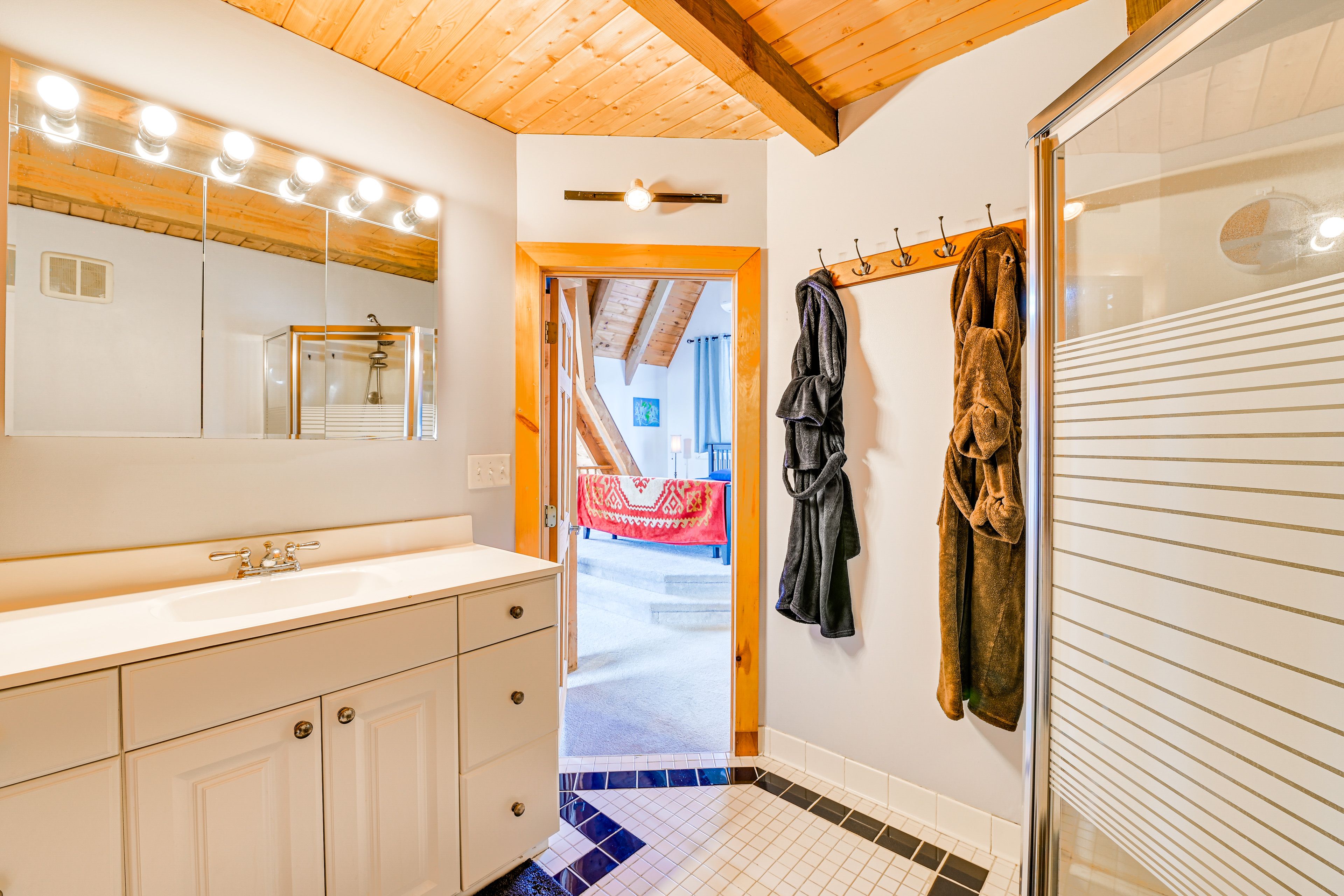 Full Bathroom | 3rd Floor