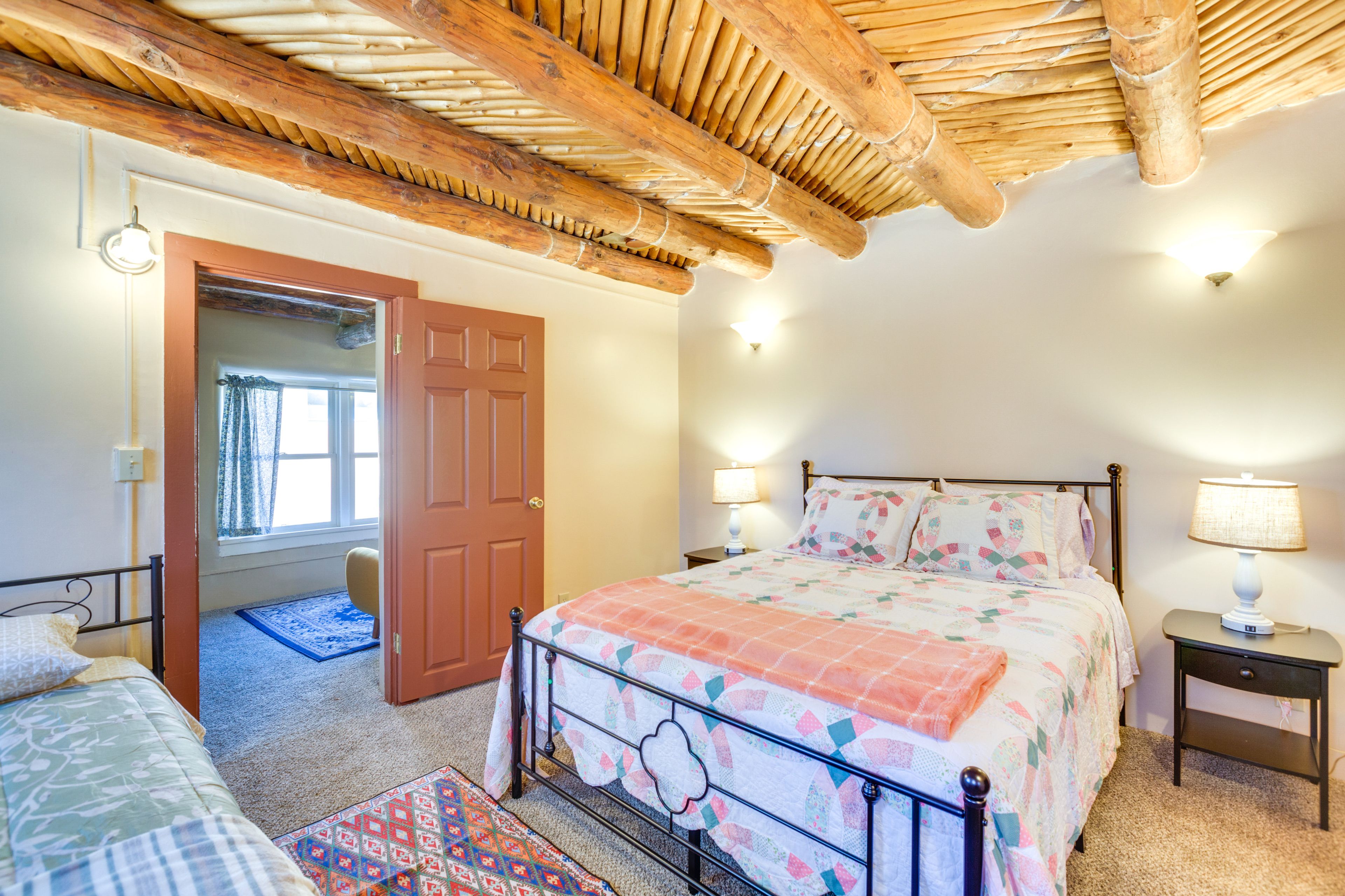 Bedroom 2 | Twin Bed | Queen Bed