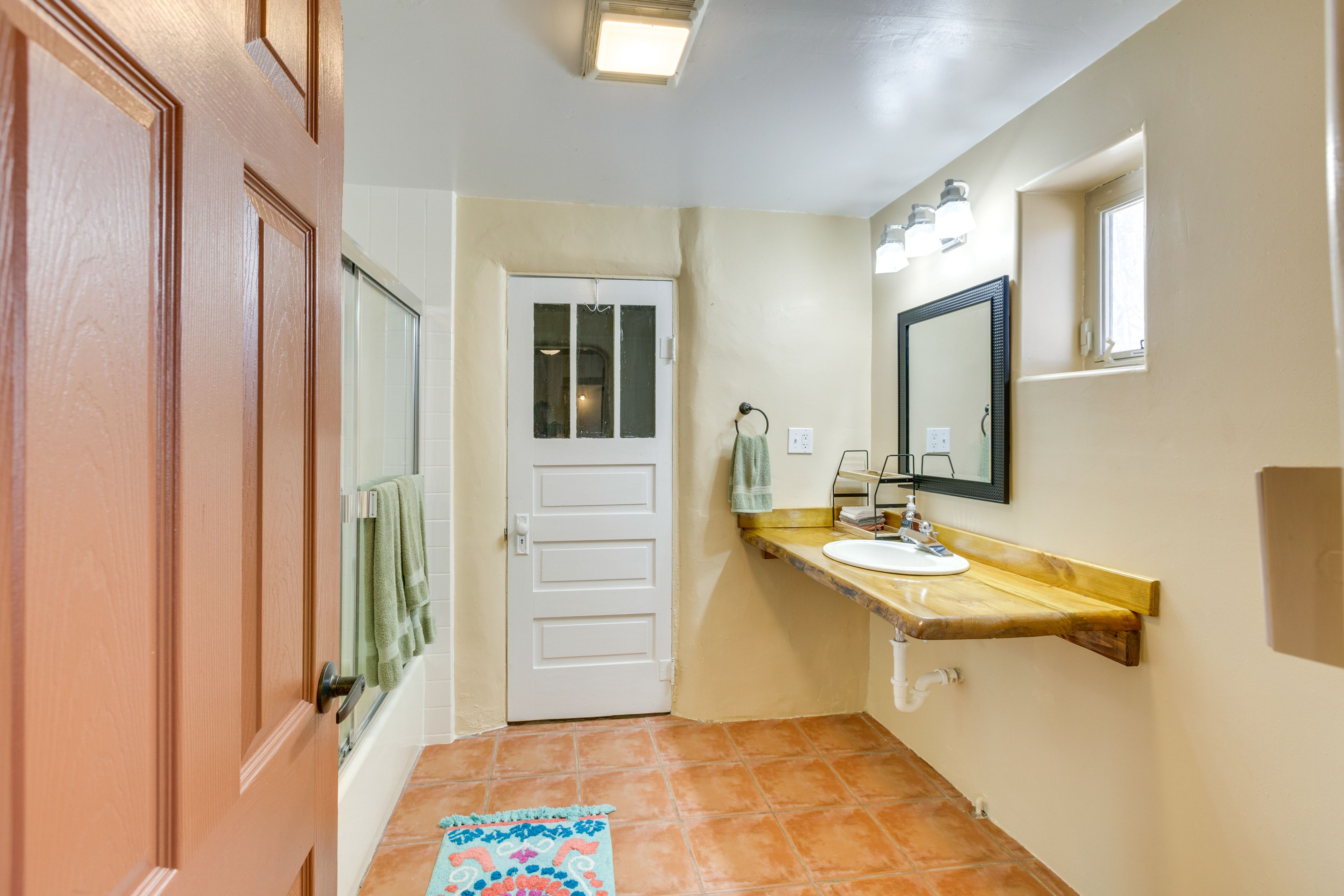 Bathroom | Shower/Tub Combo