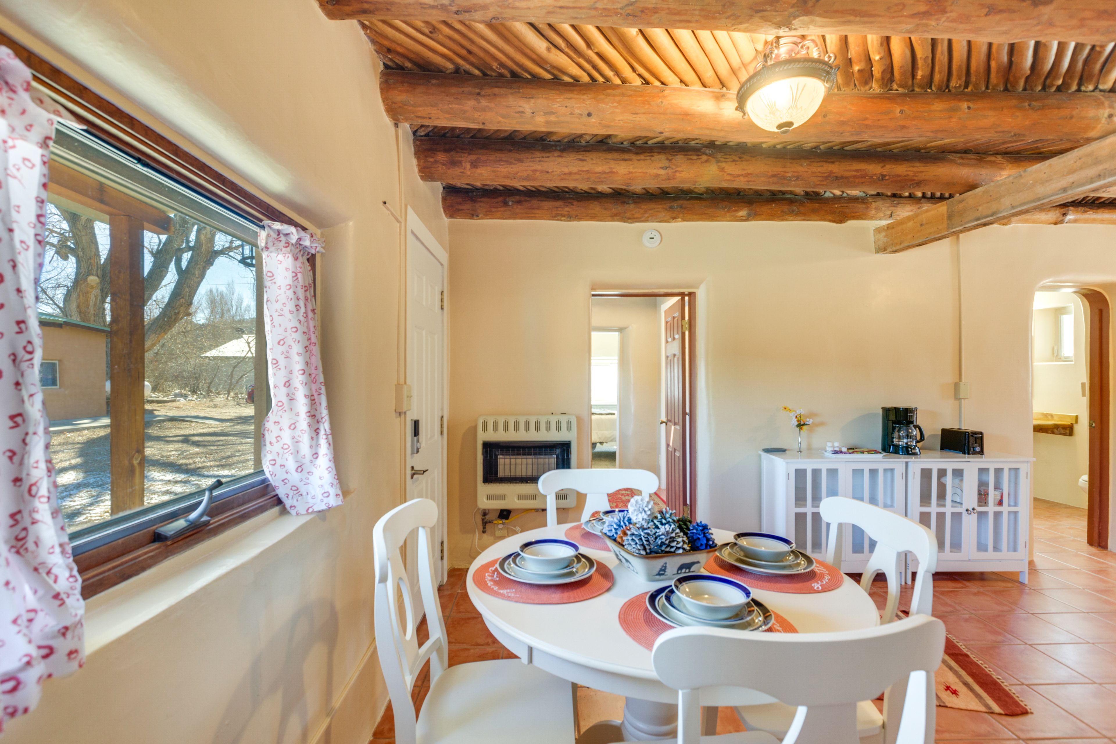Dining Area | Dishware & Flatware Provided