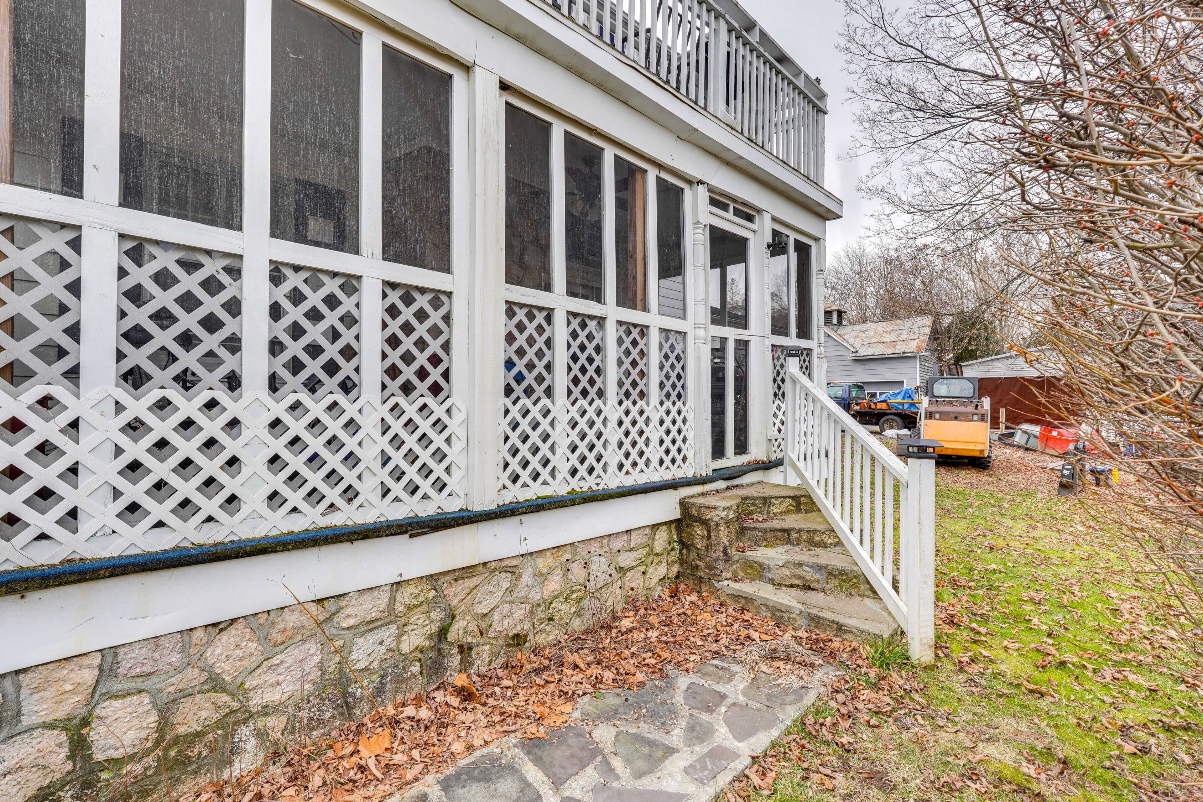 Exterior Entry