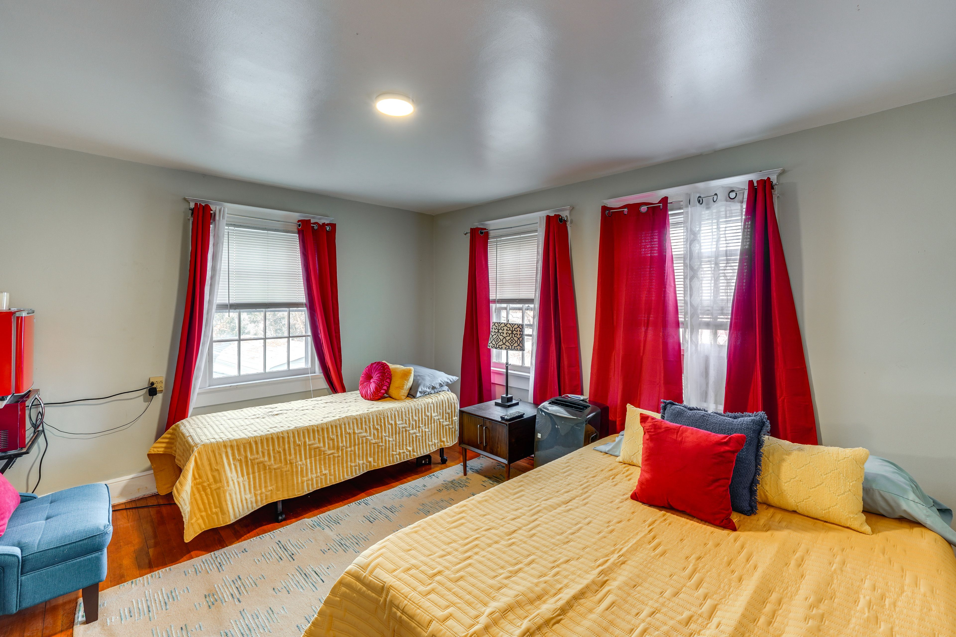 Bedroom 1 | Queen Bed | Twin Bed | Linens Provided