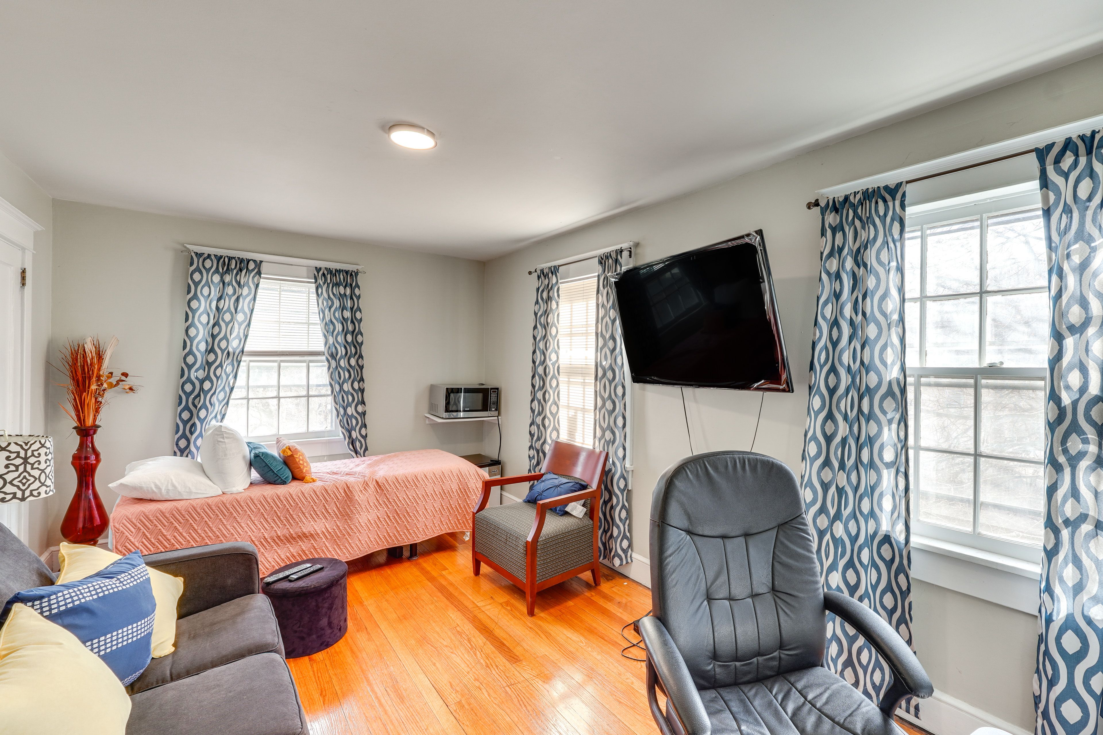 Ellenville Vacation Rental | 2BR | 1BA | 900 Sq Ft | Stairs Required