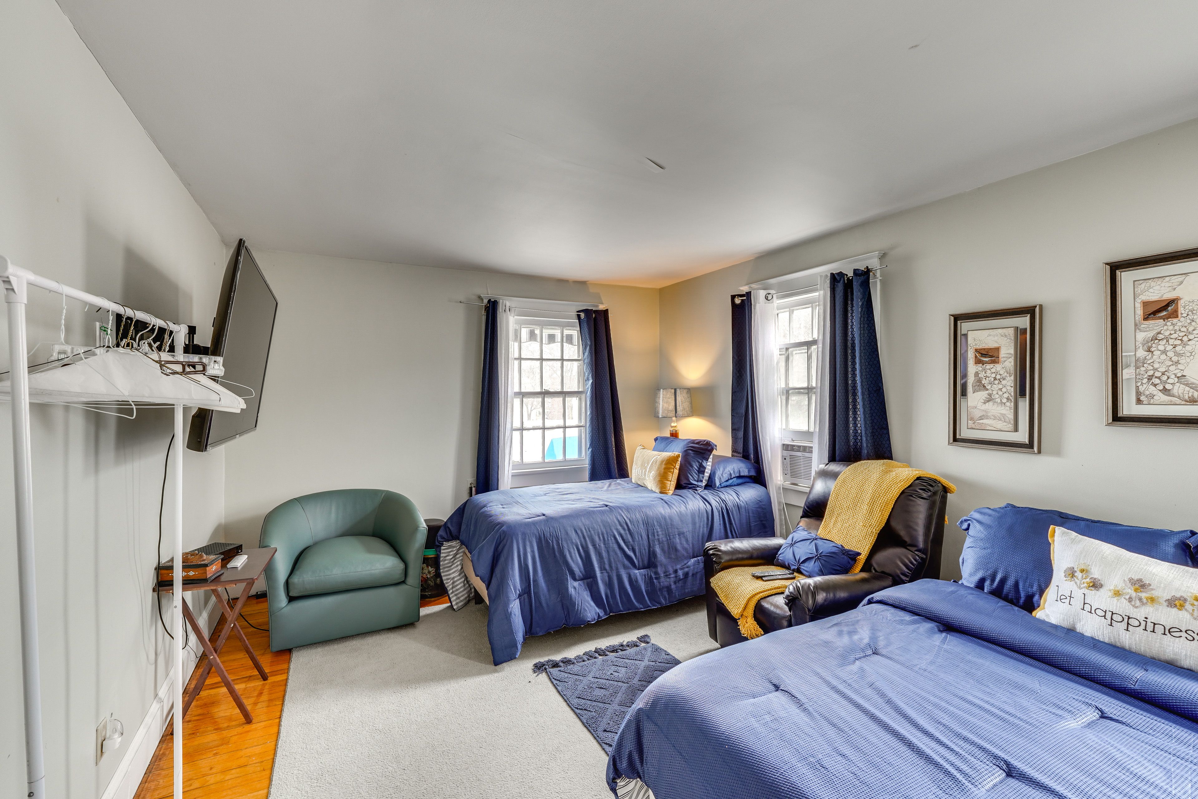 Bedroom 2 | Queen Bed | Twin Bed | Hangers