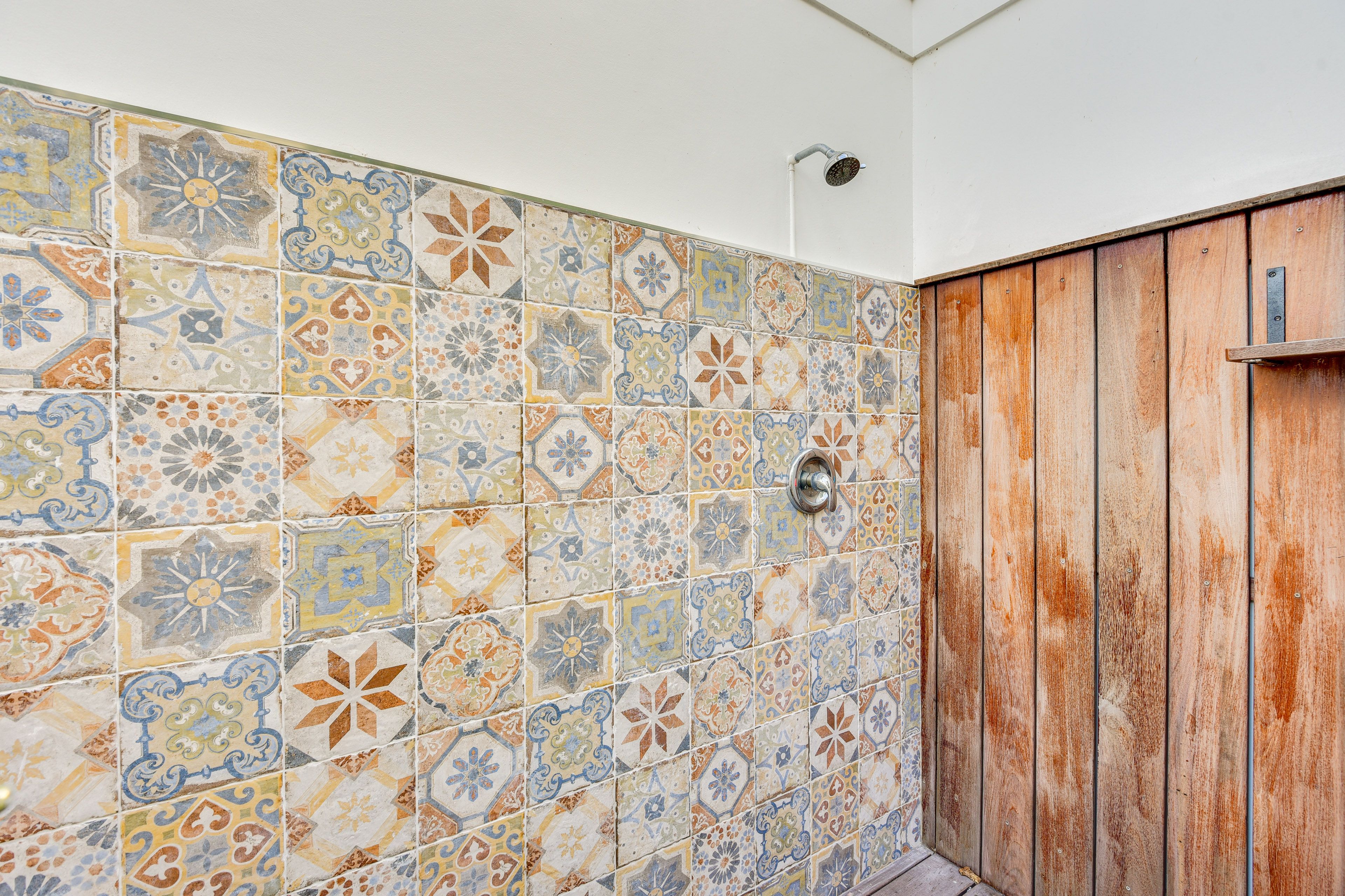 Outdoor Shower | 1st Floor