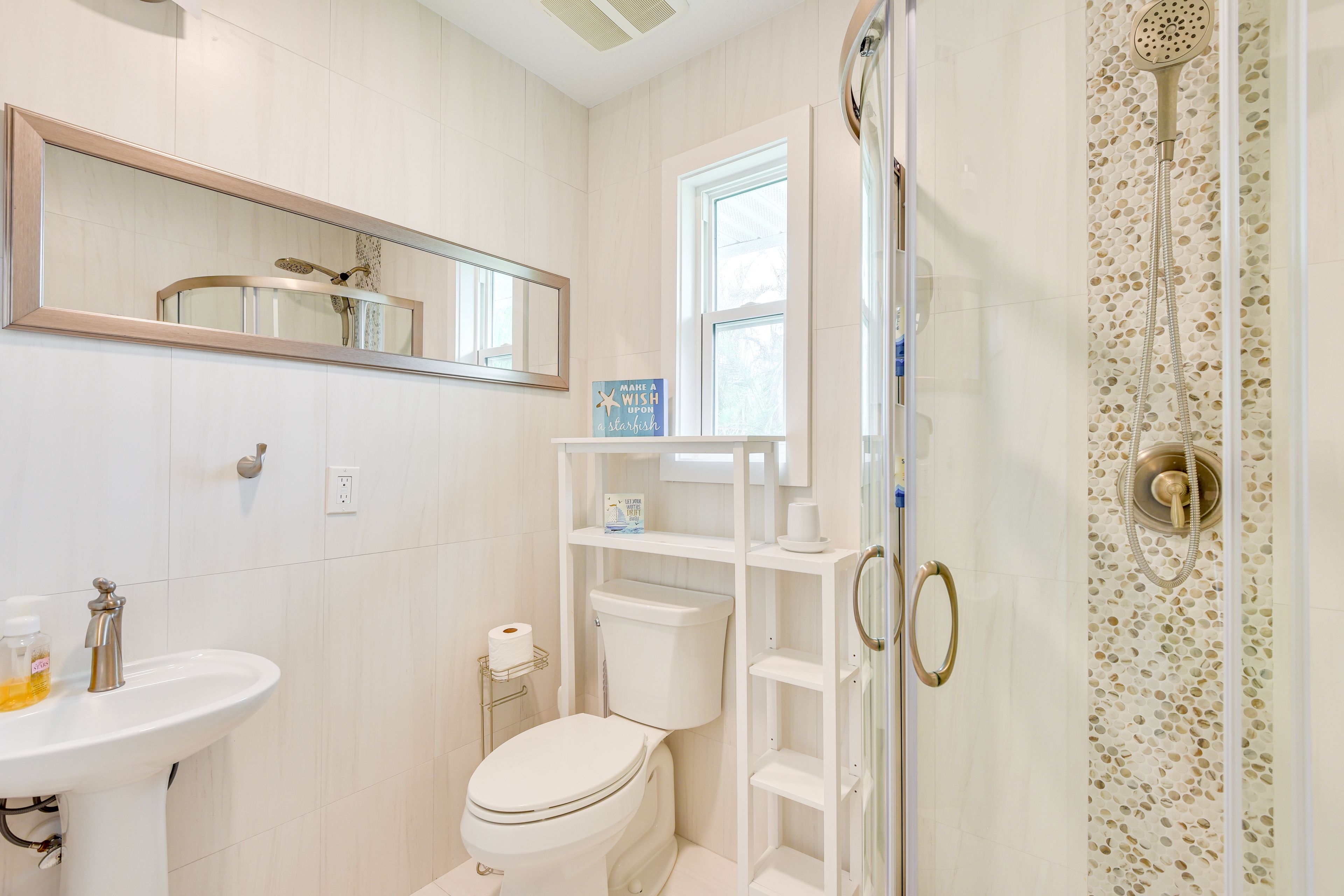 Full Bathroom | 2nd Floor