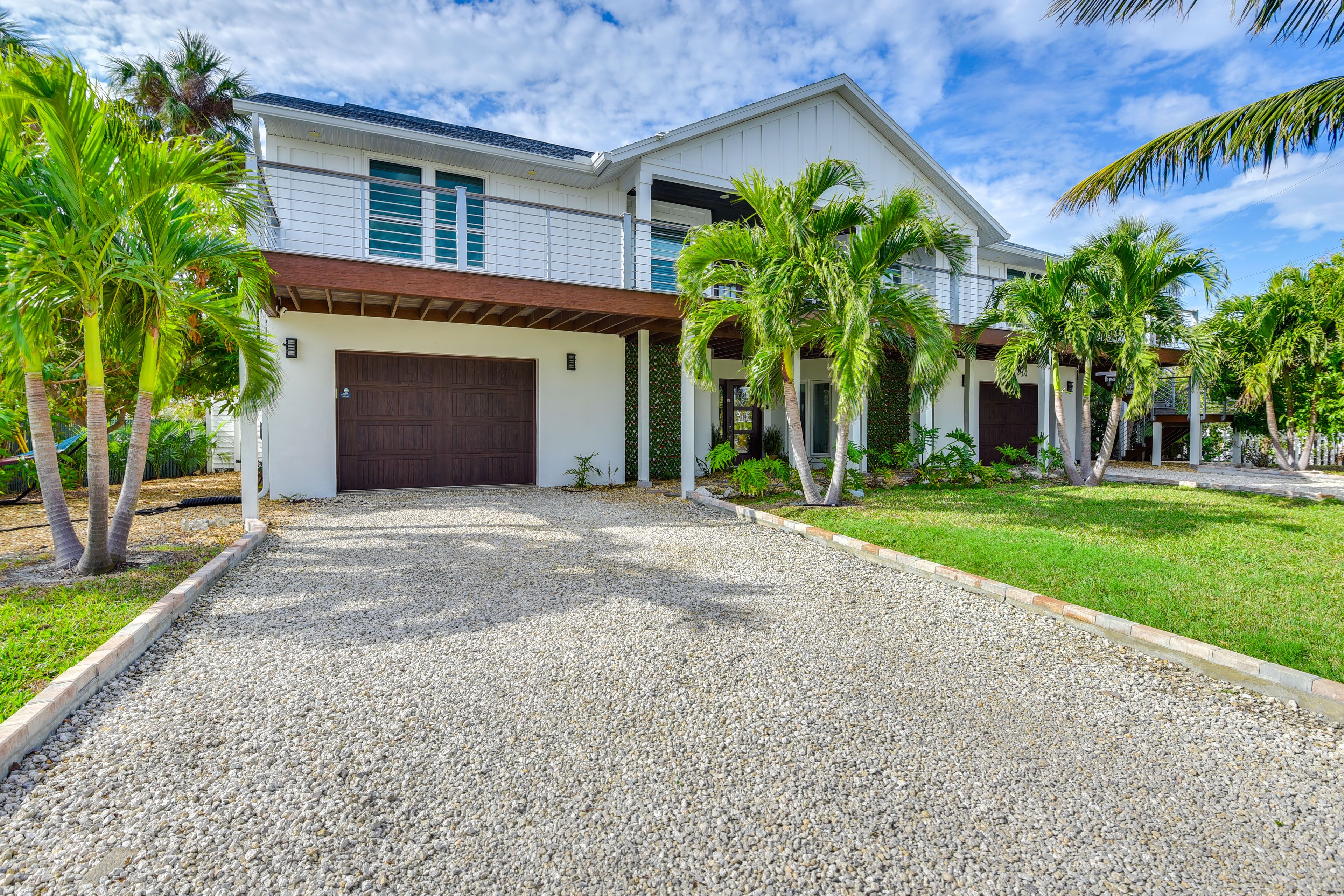 Parking | Driveway (4 Vehicles) | Garage (1 Vehicle)