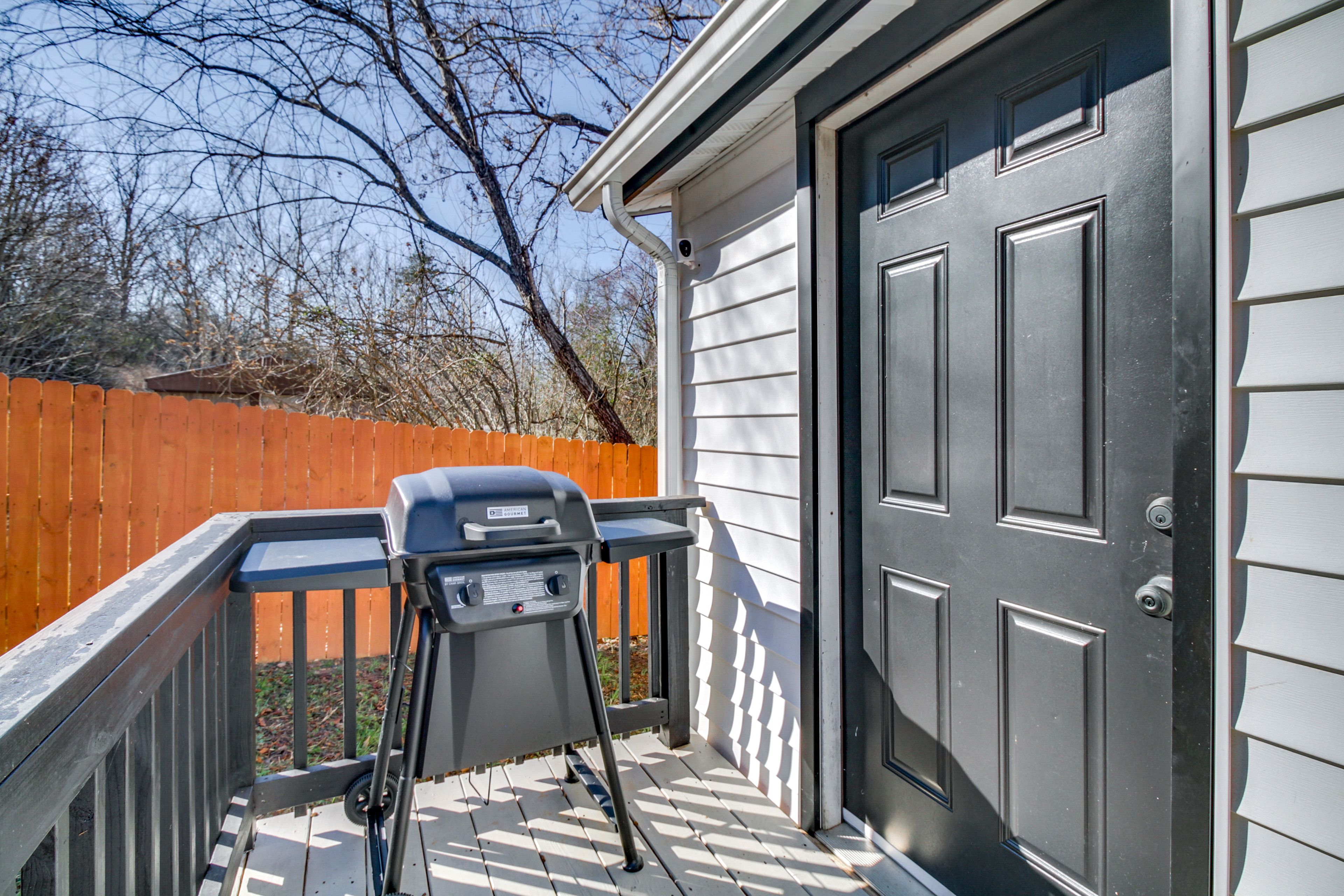 Back Entry | Gas Grill | Private Yard