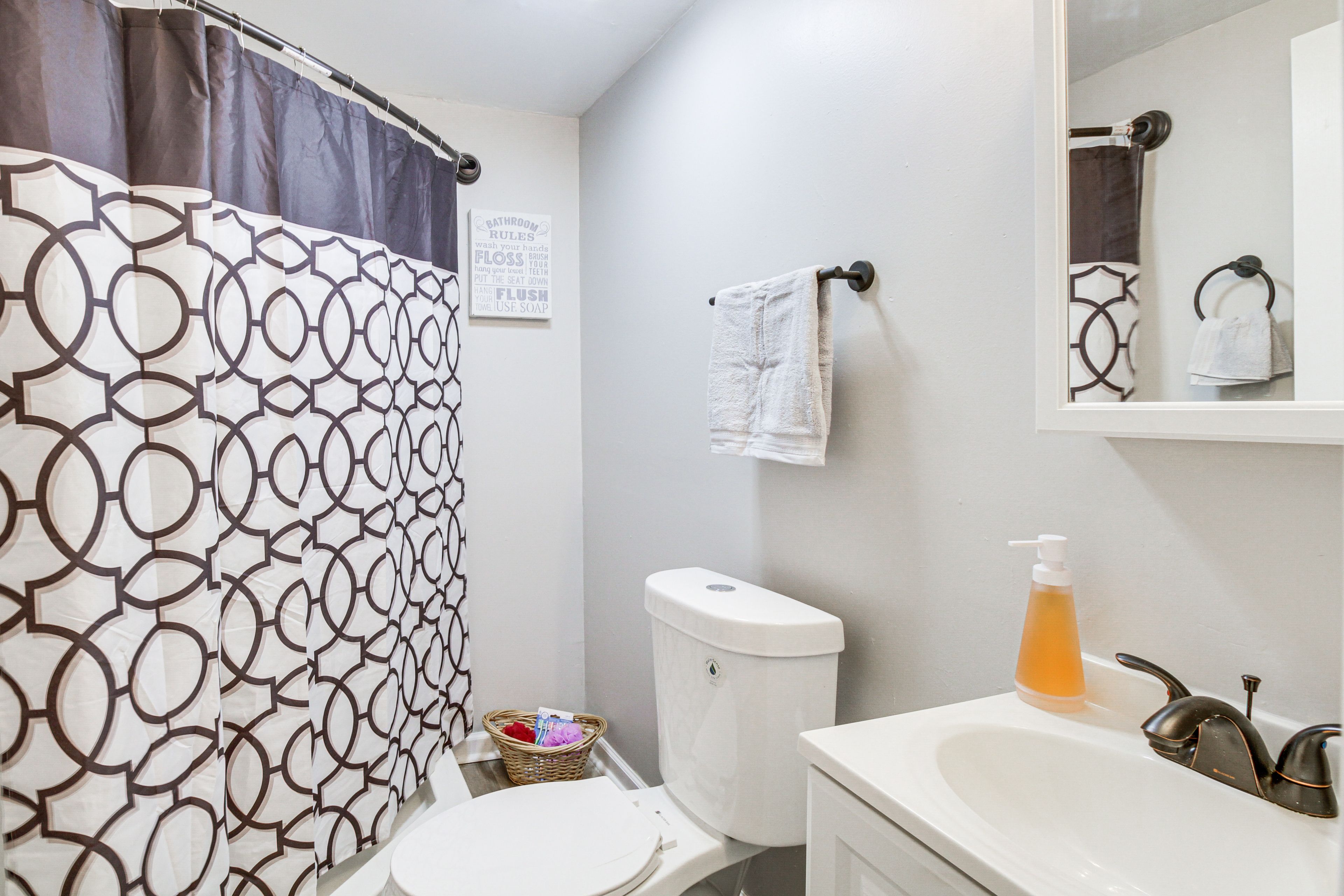 Full Bathroom | Complimentary Toiletries