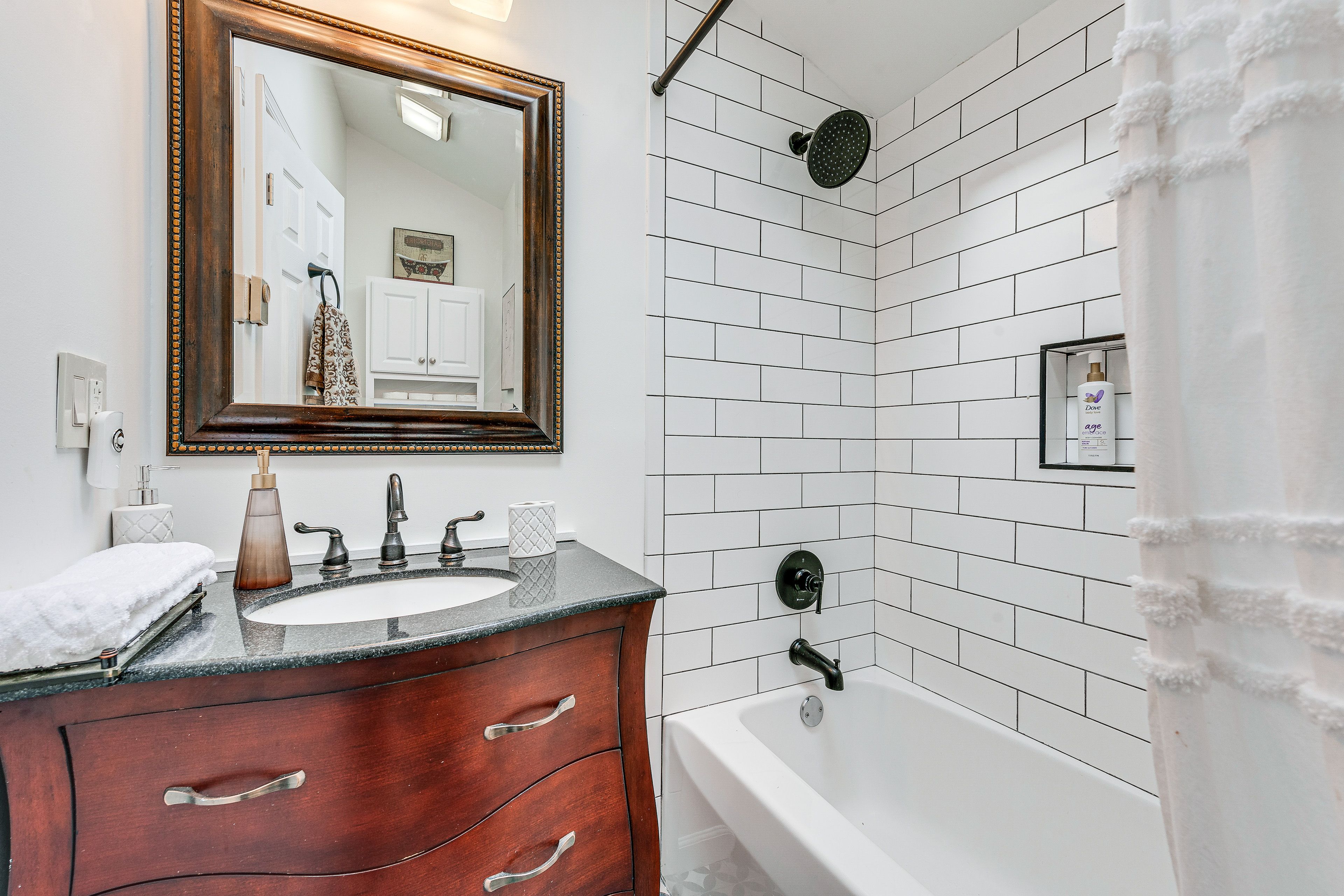 Full Bathroom | 2nd Floor