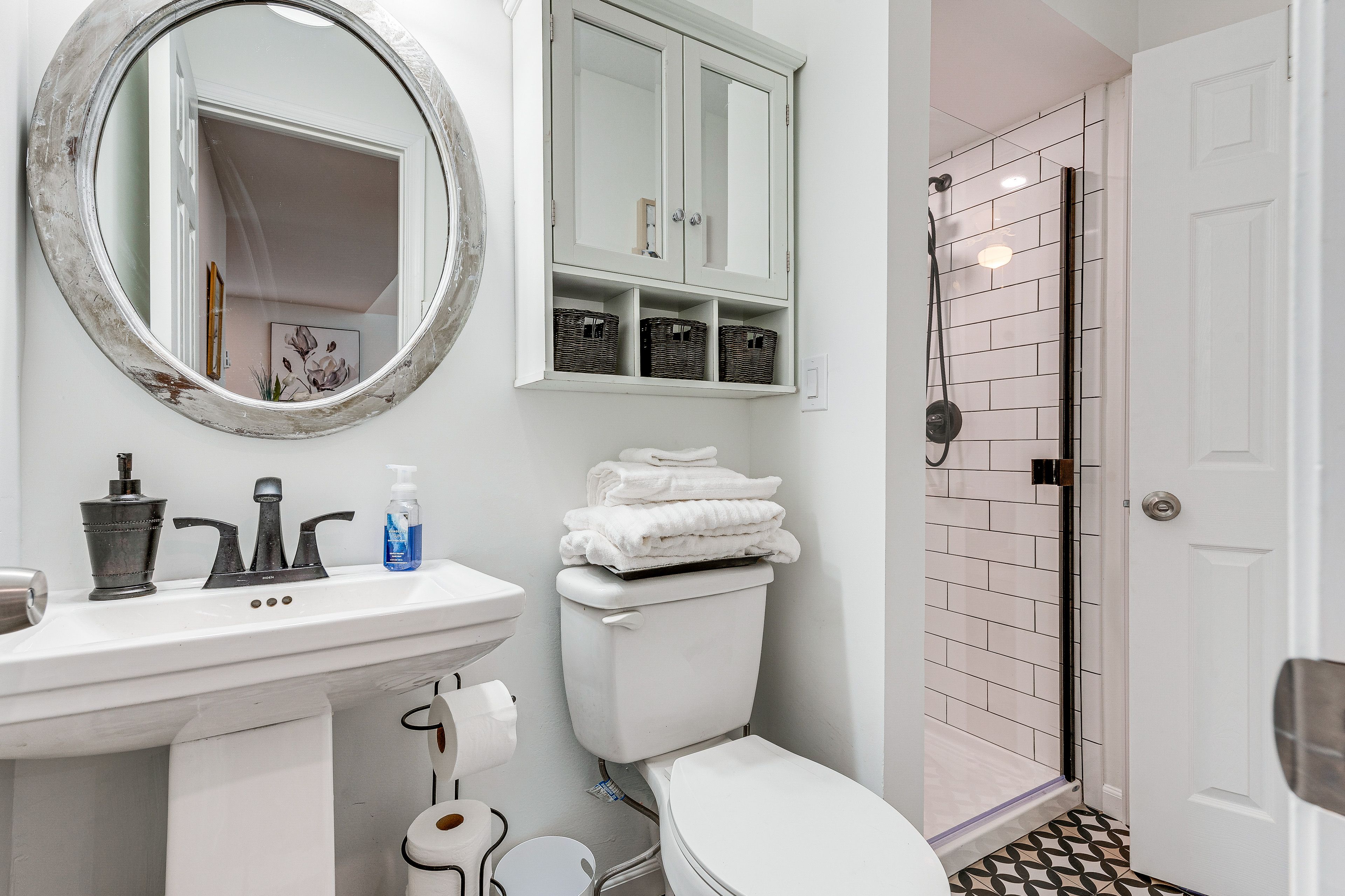 Full Bathroom | Complimentary Toiletries | 1st Floor
