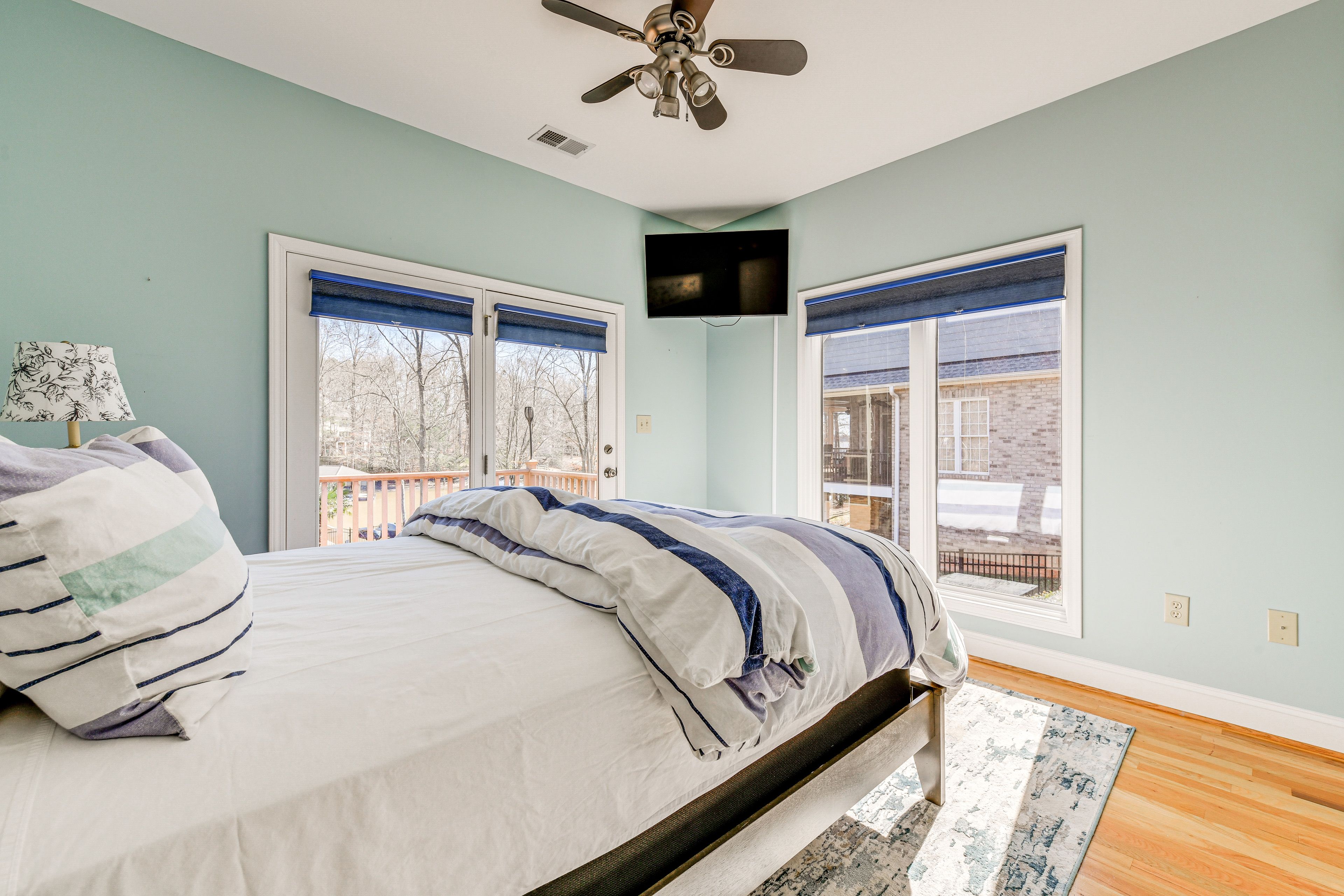 Bedroom 2 | Queen Bed | 1st Floor | Hangers