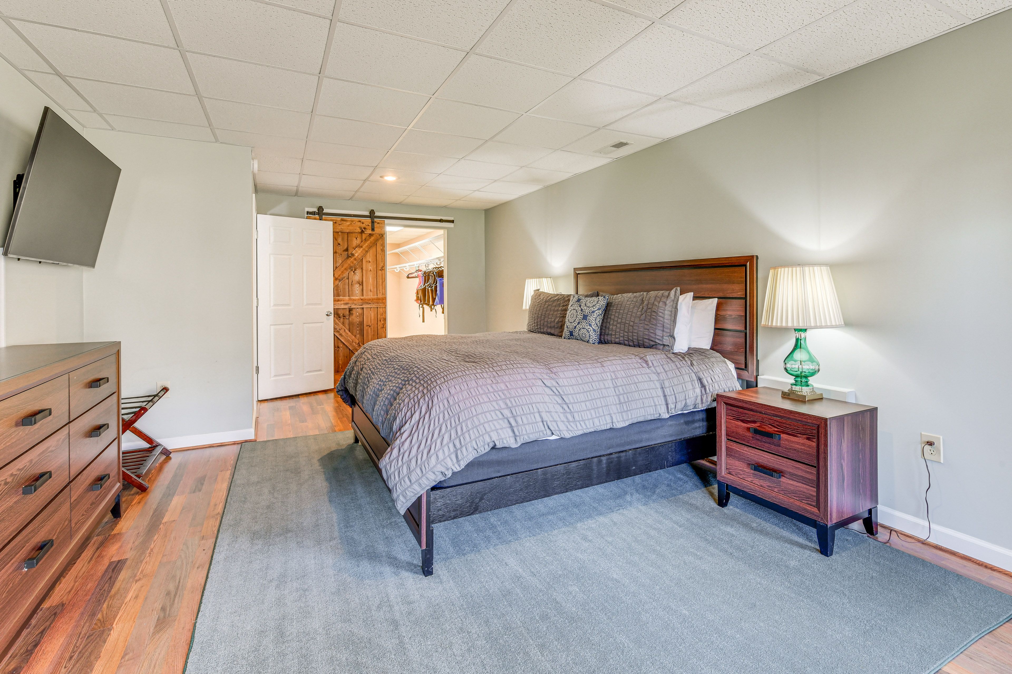 Bedroom 4 | Queen Bed | Basement | Walk-In Closet