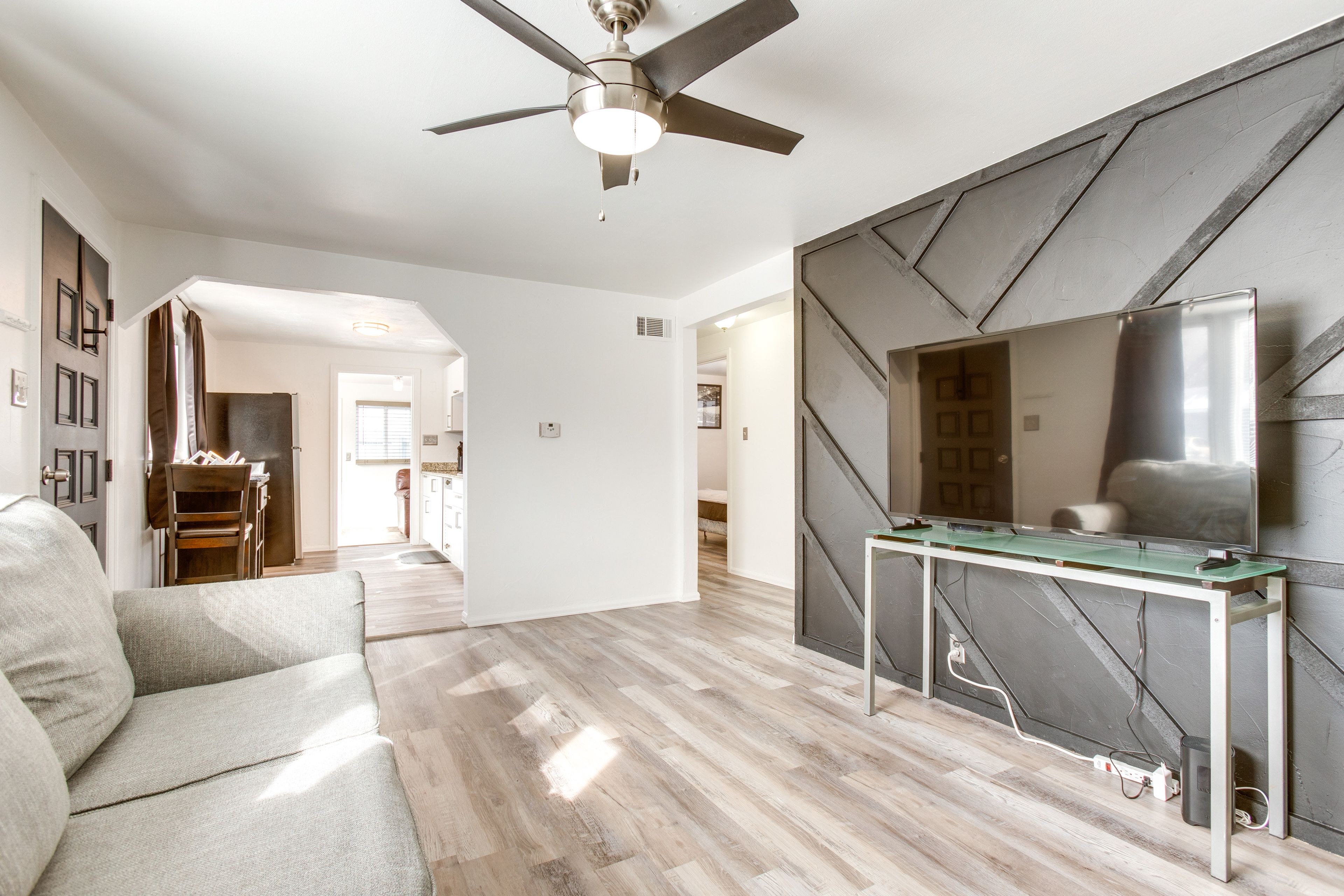 Living Room | Smart TV | Free WiFi | Queen Sleeper Sofa