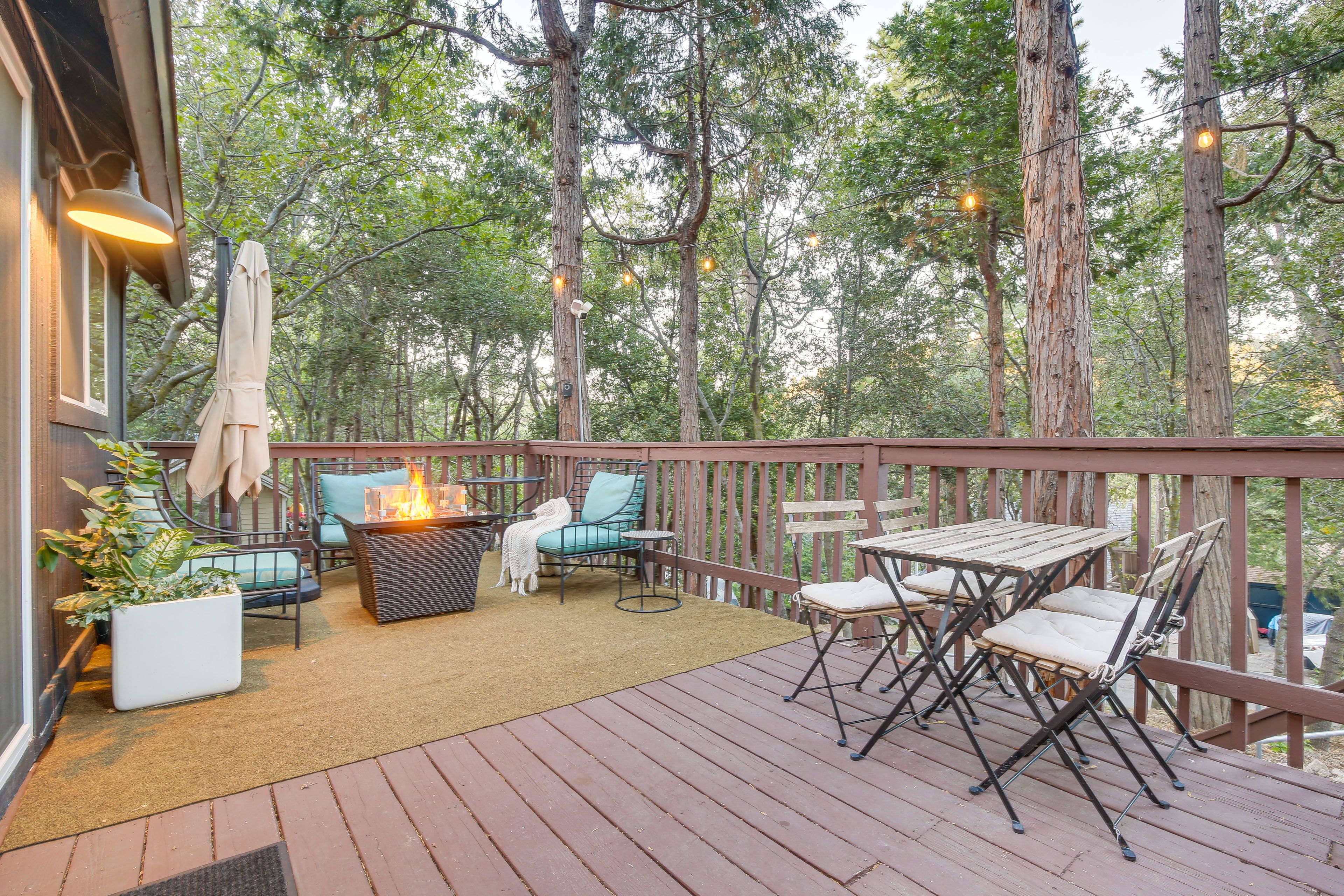 Fire Pit w/ Lounge Area
