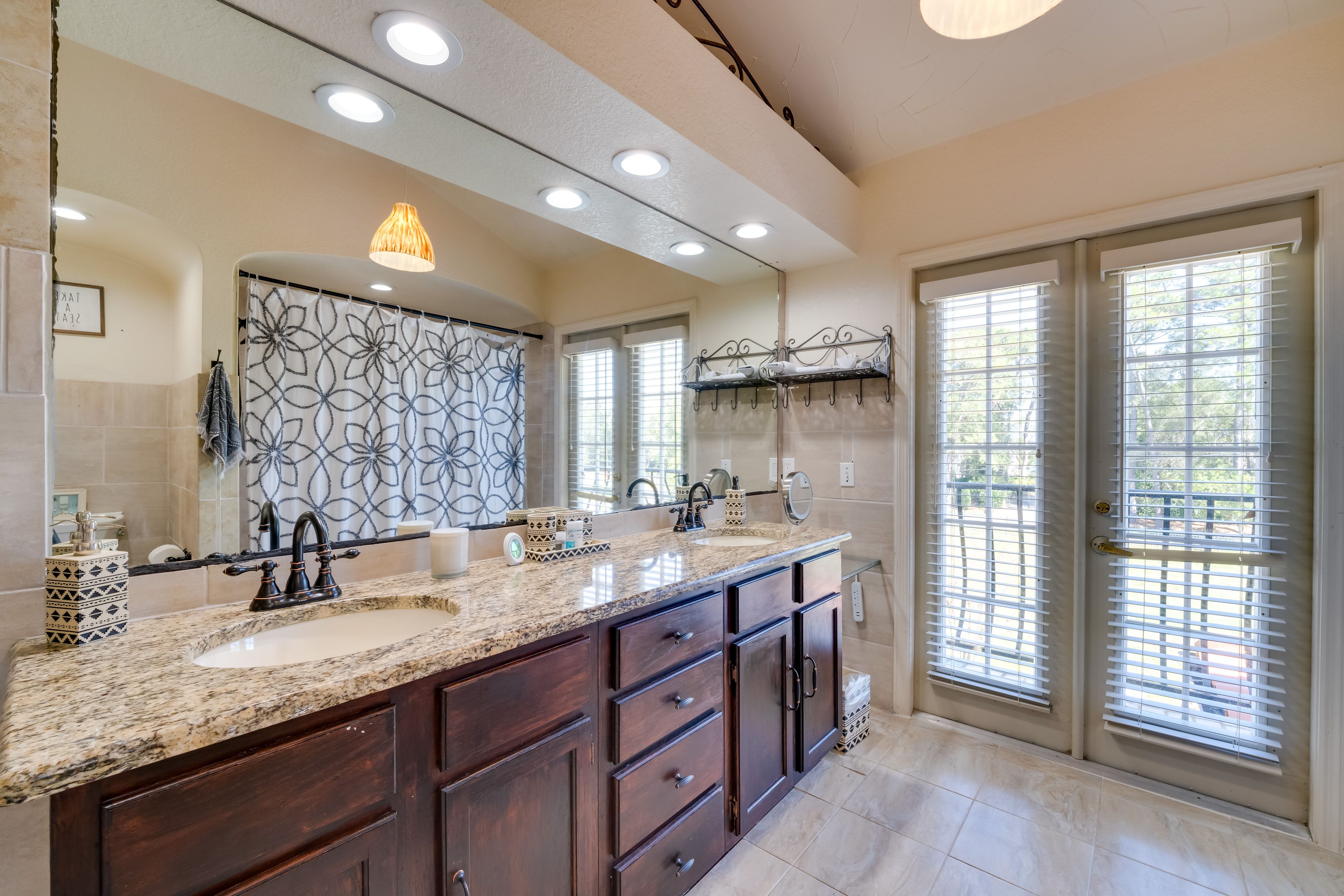 Bathroom | Complimentary Toiletries | 2nd Floor