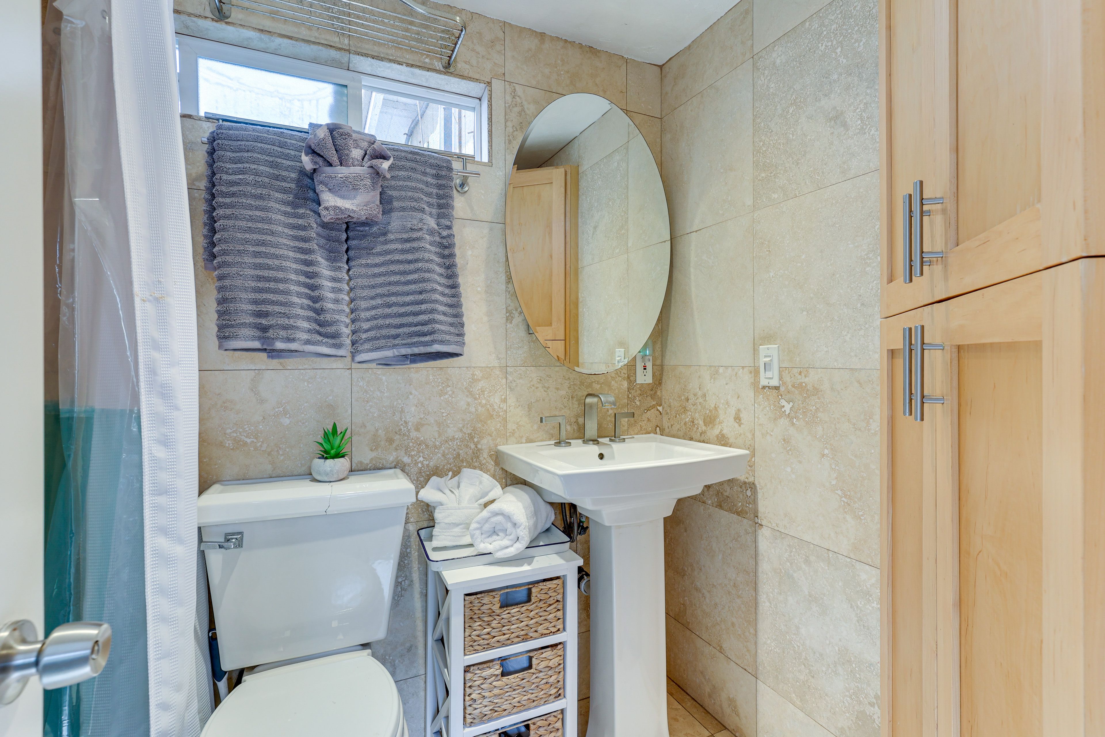 Full Bathroom | Main Level