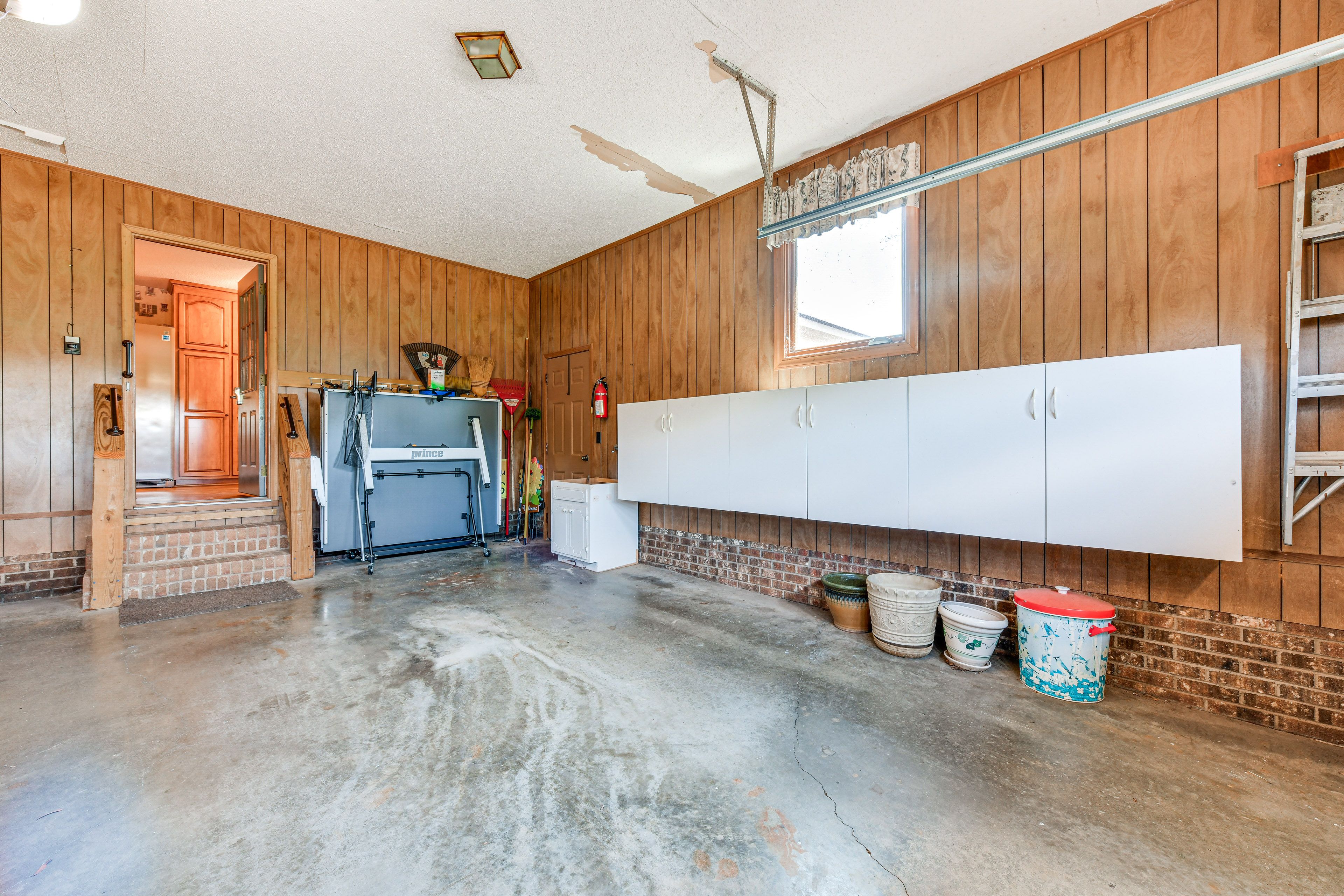 Garage | Ping-Pong Table