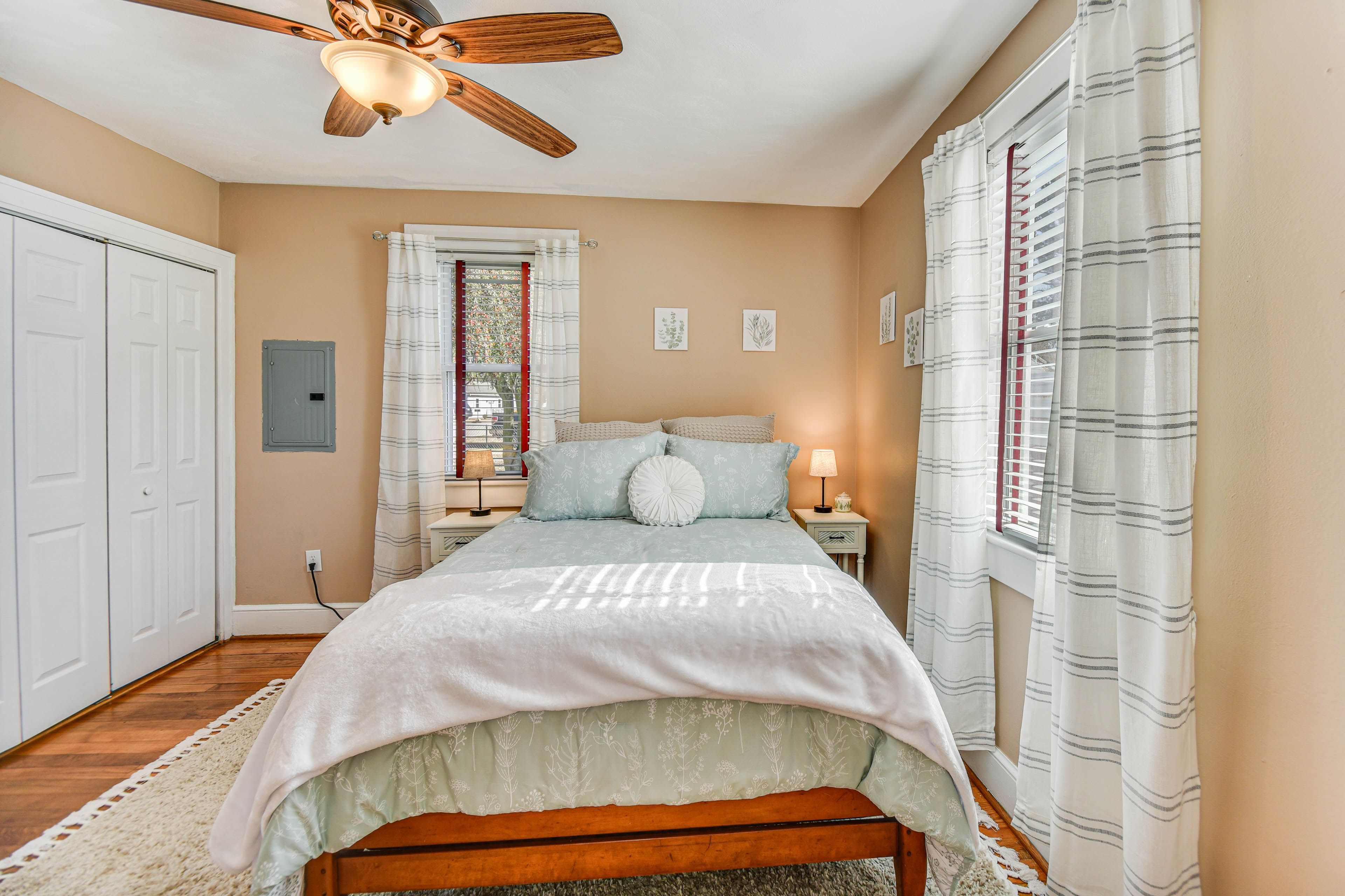 Bedroom 2 | Full Bed | Central Heating & A/C | 1st Floor