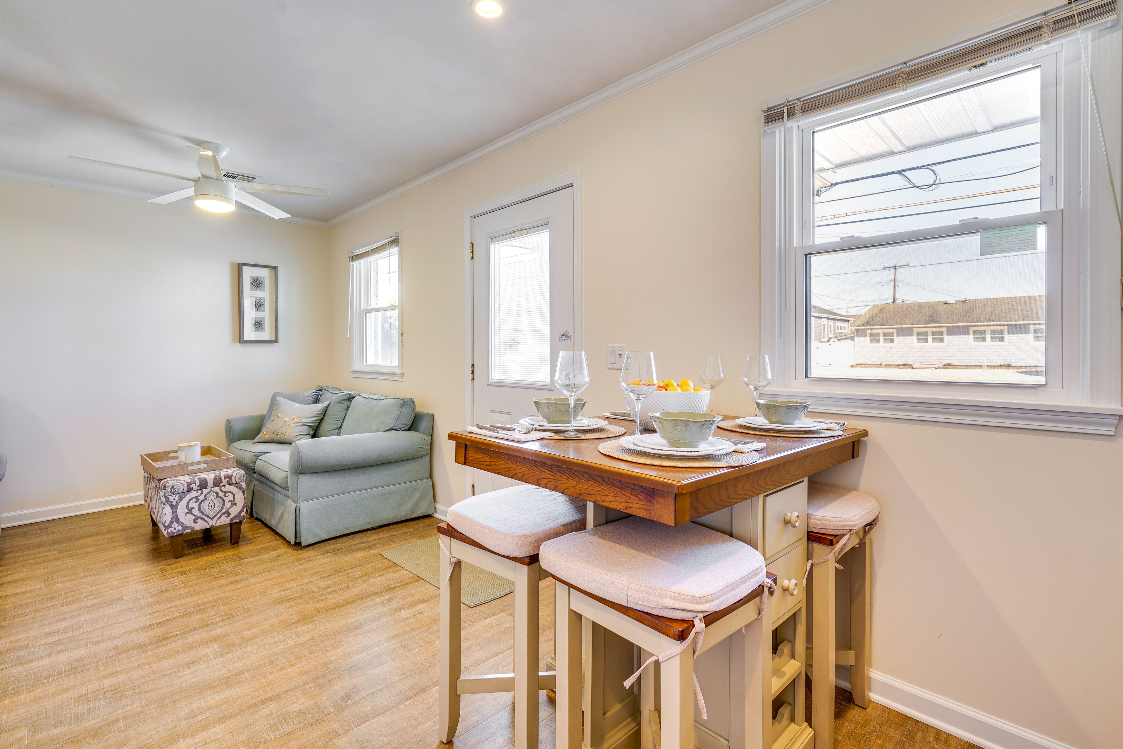 Dining Area | Dishware/Flatware Provided