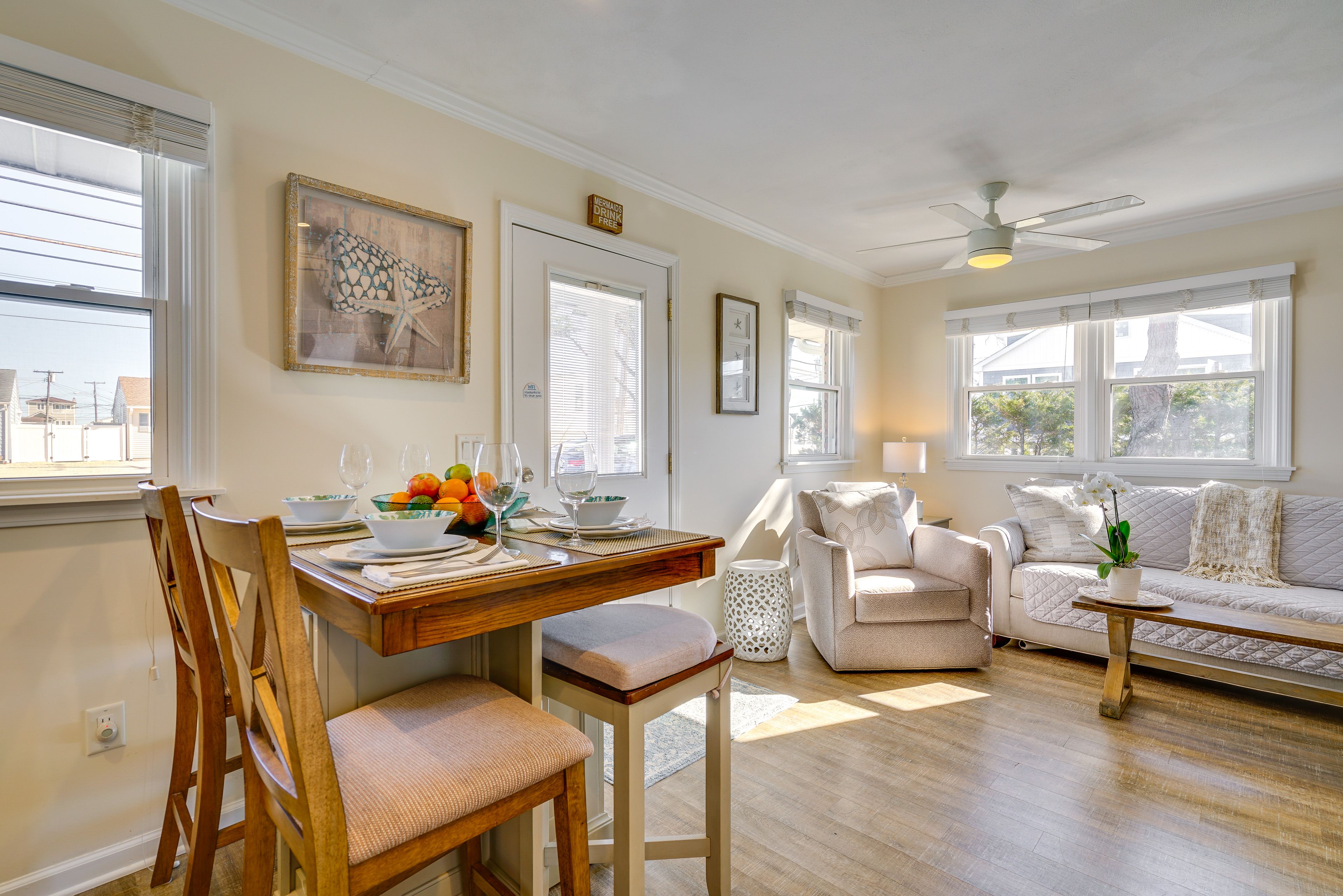 Dining Area | Dishware/Flatware Provided