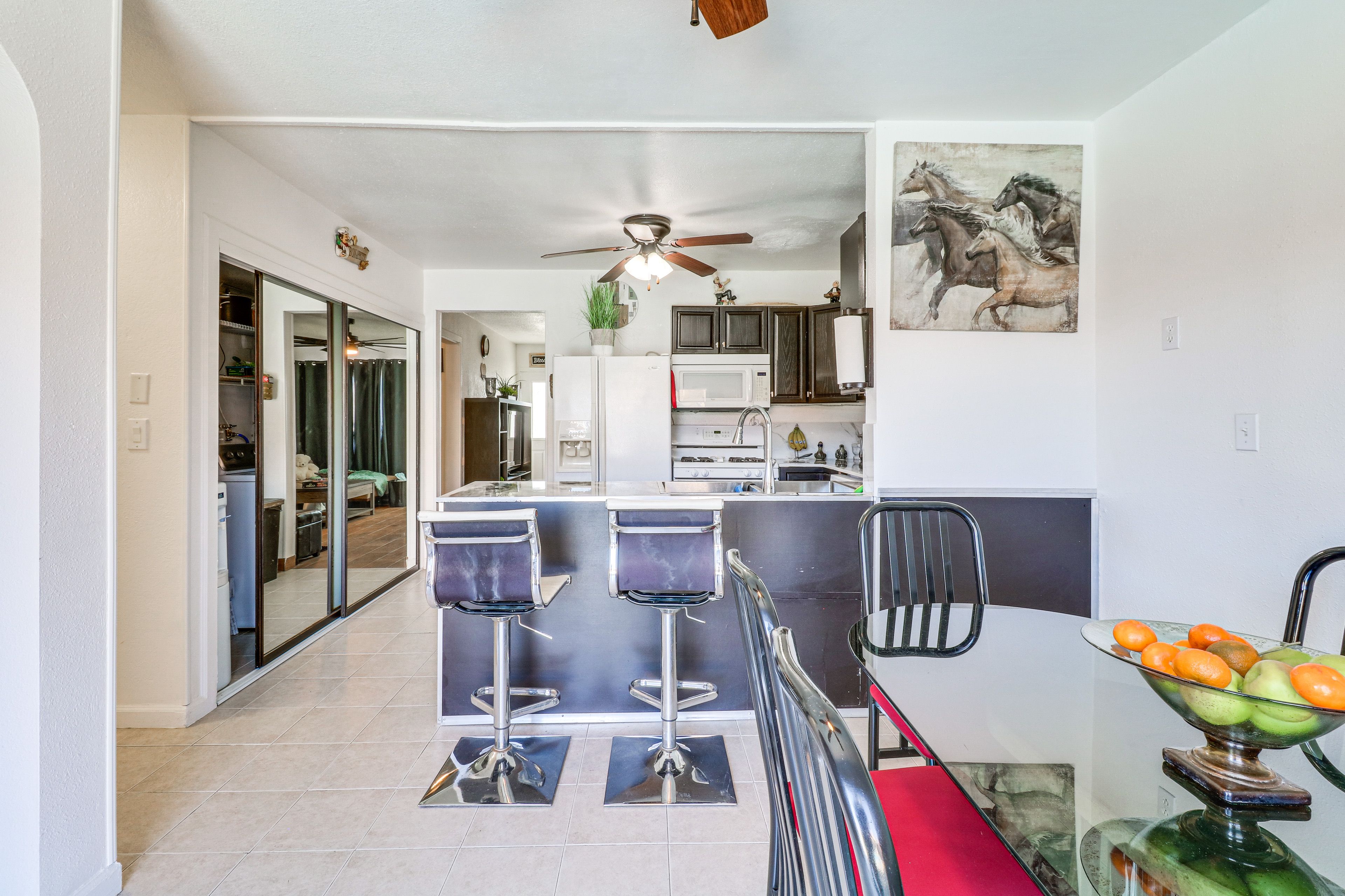 Kitchen | Dishwasher | Dining Table