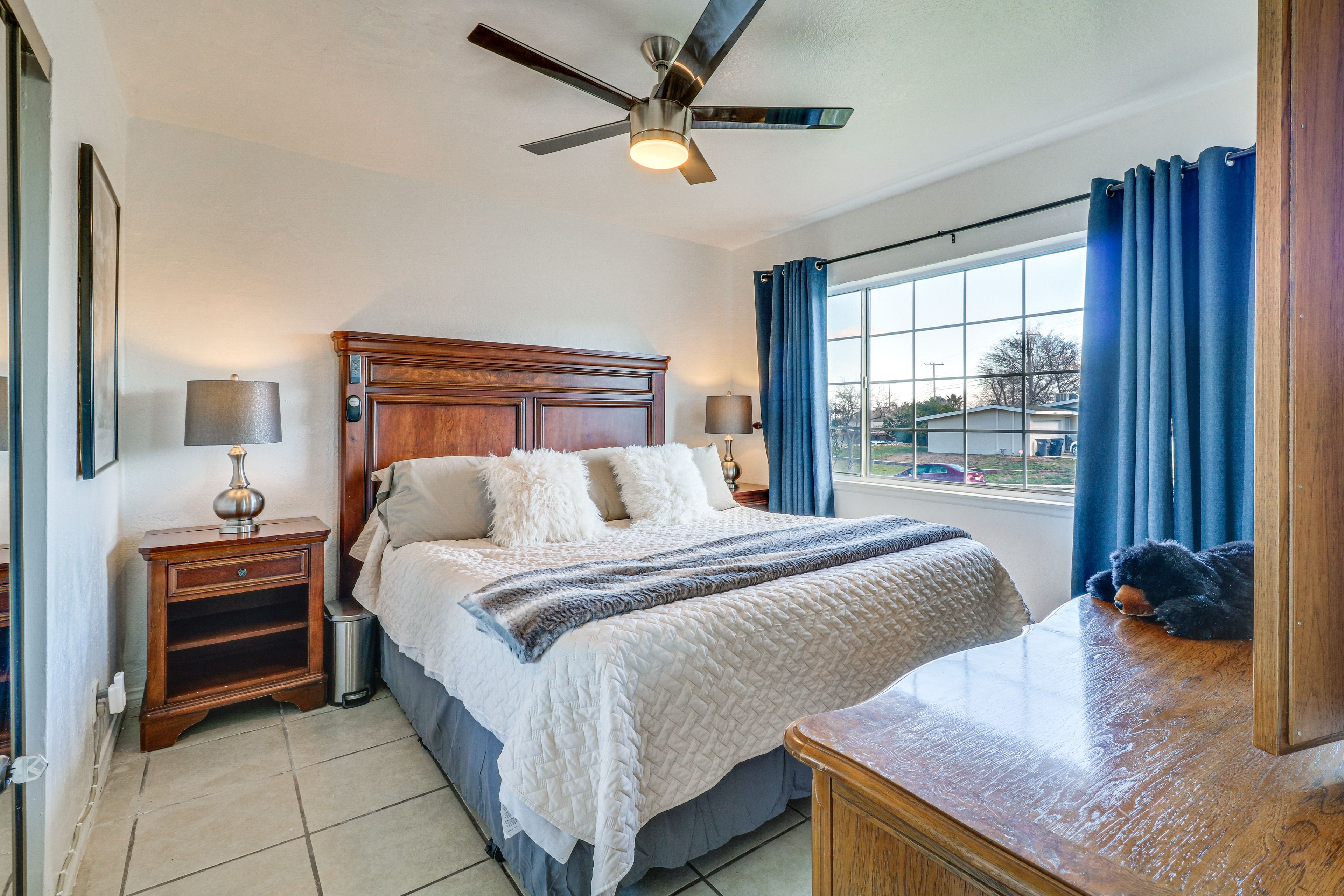 Bedroom 1 | King Bed