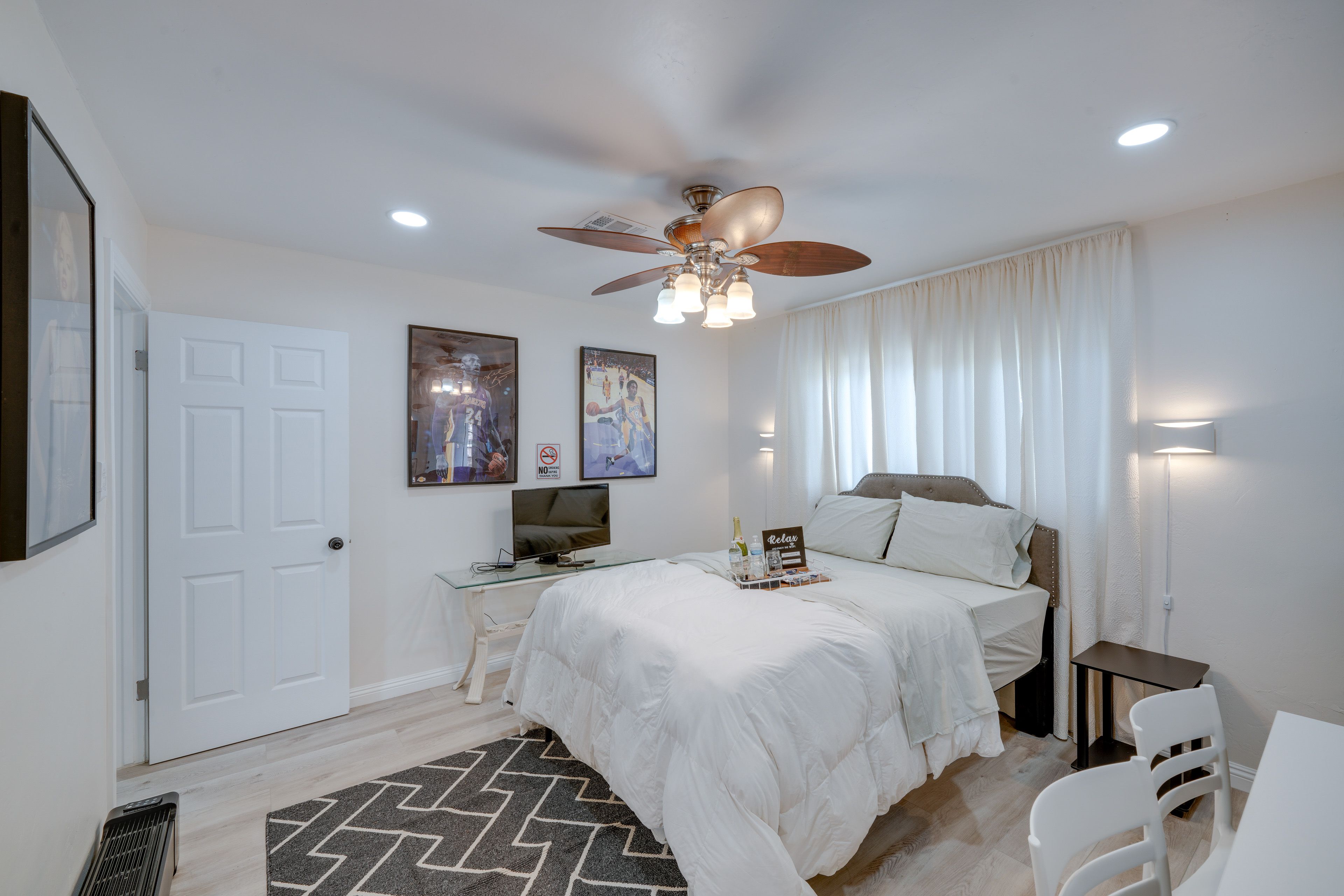 Studio | Queen Bed | Linens Provided