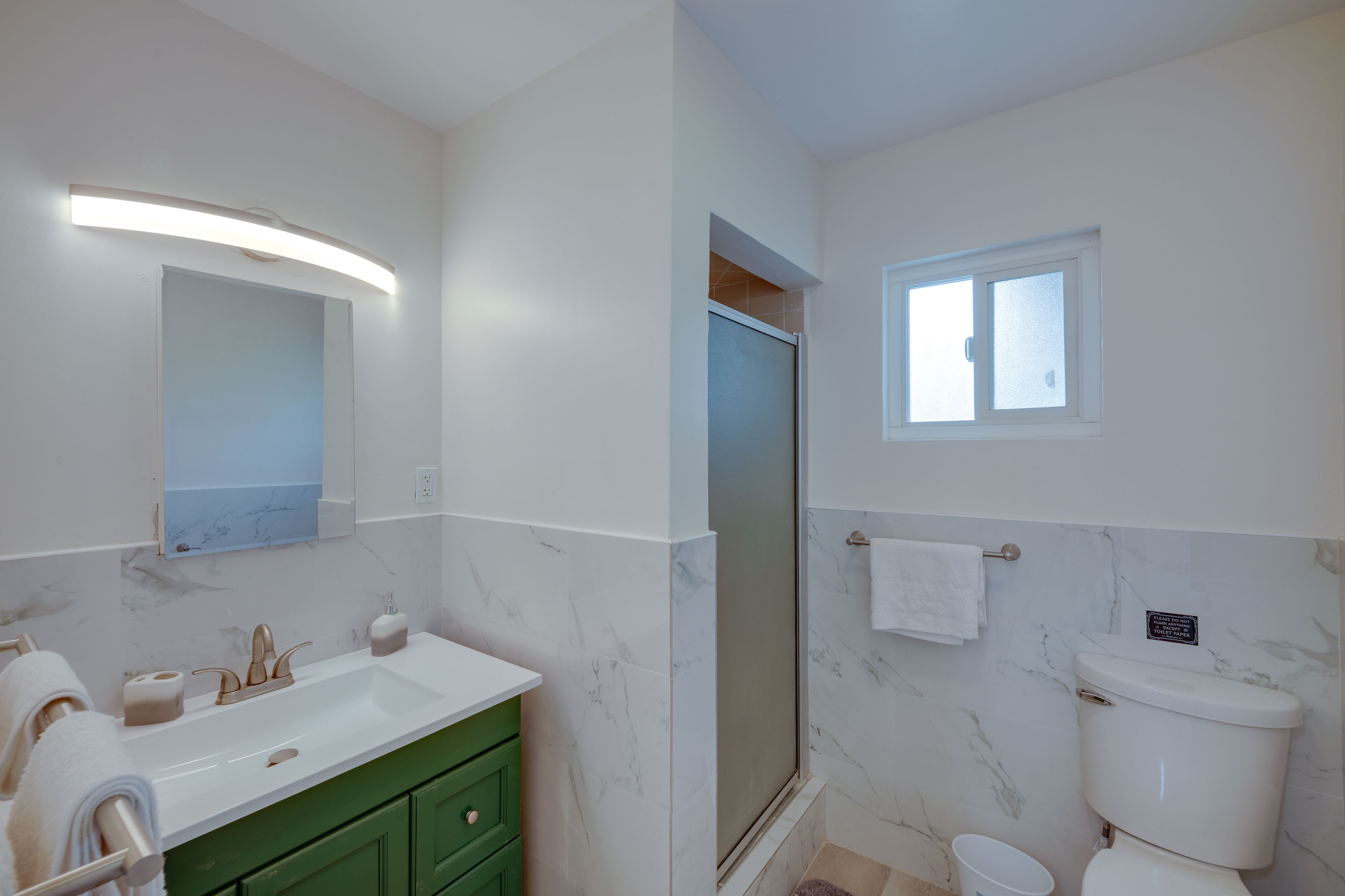 Full Bathroom | Towels Provided | Complimentary Toiletries