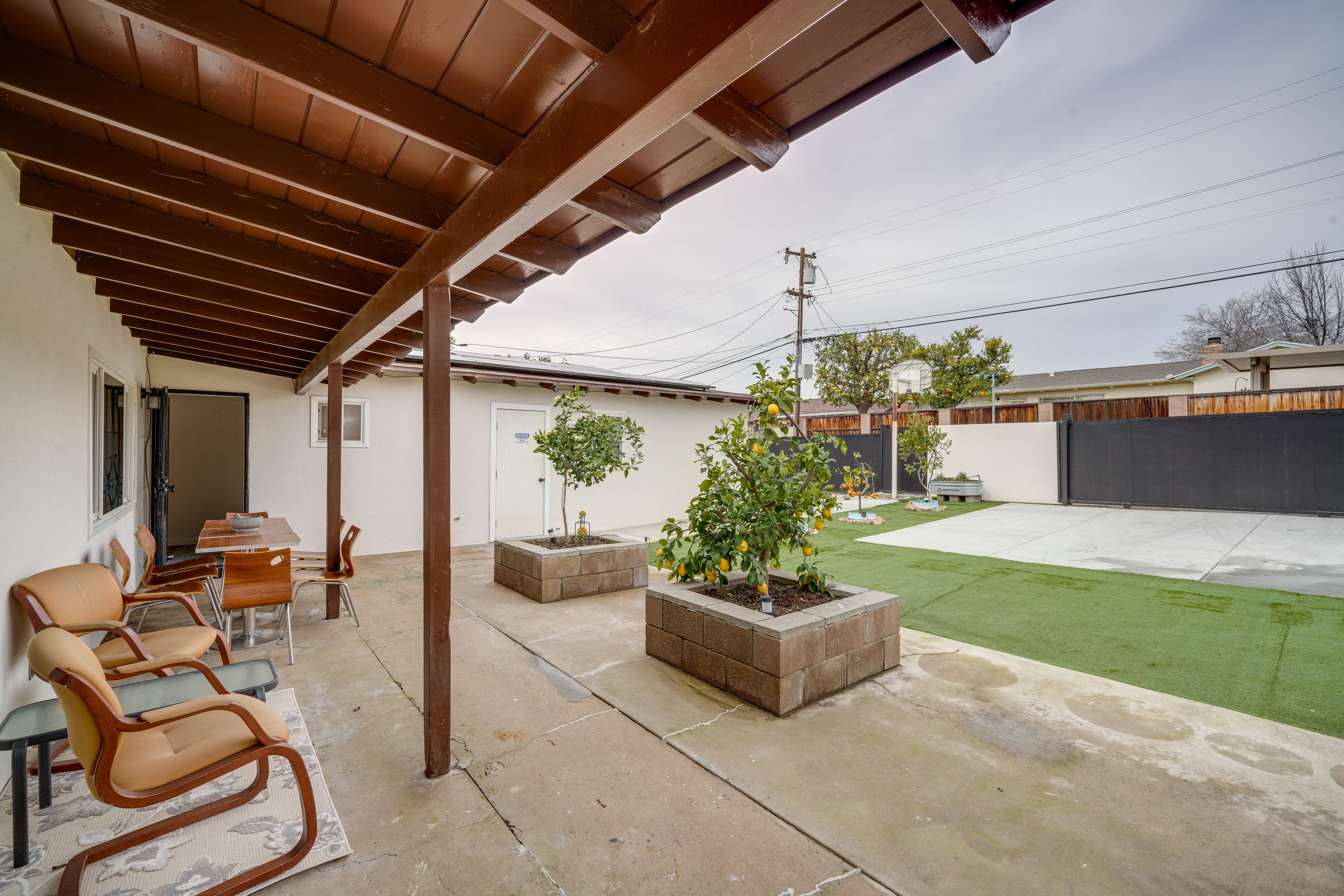 Shared Courtyard | Gas Grill | Laundry Room | Street Parking