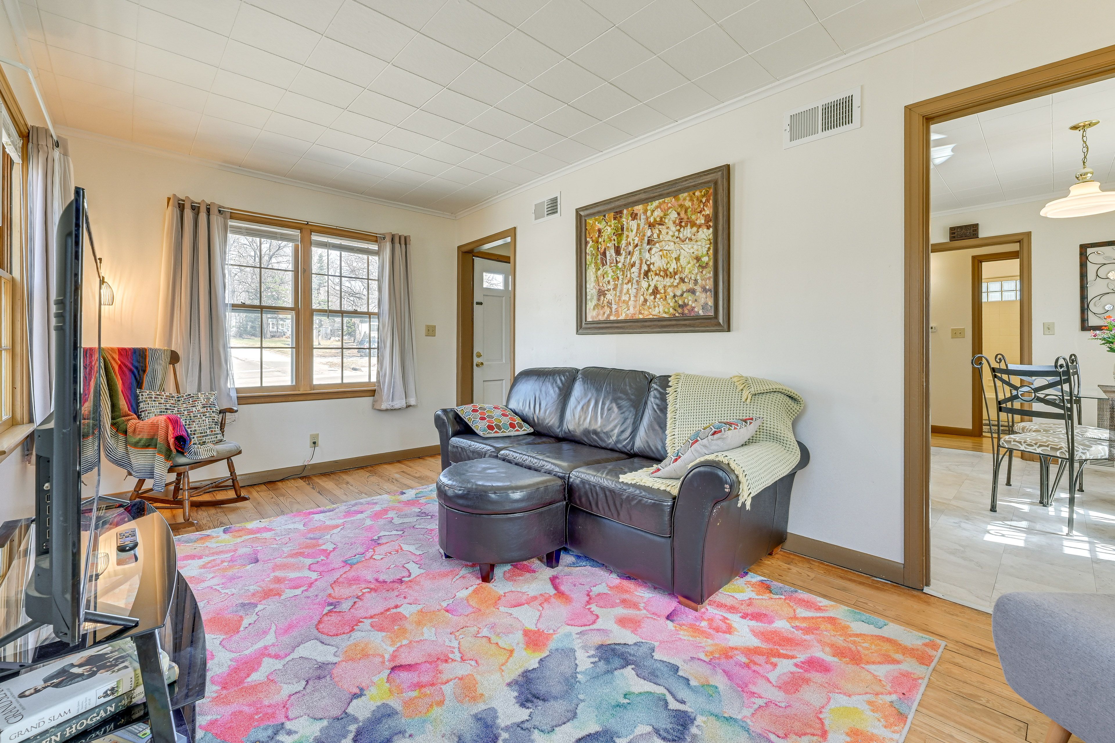 Living Room | Flat-Screen TV