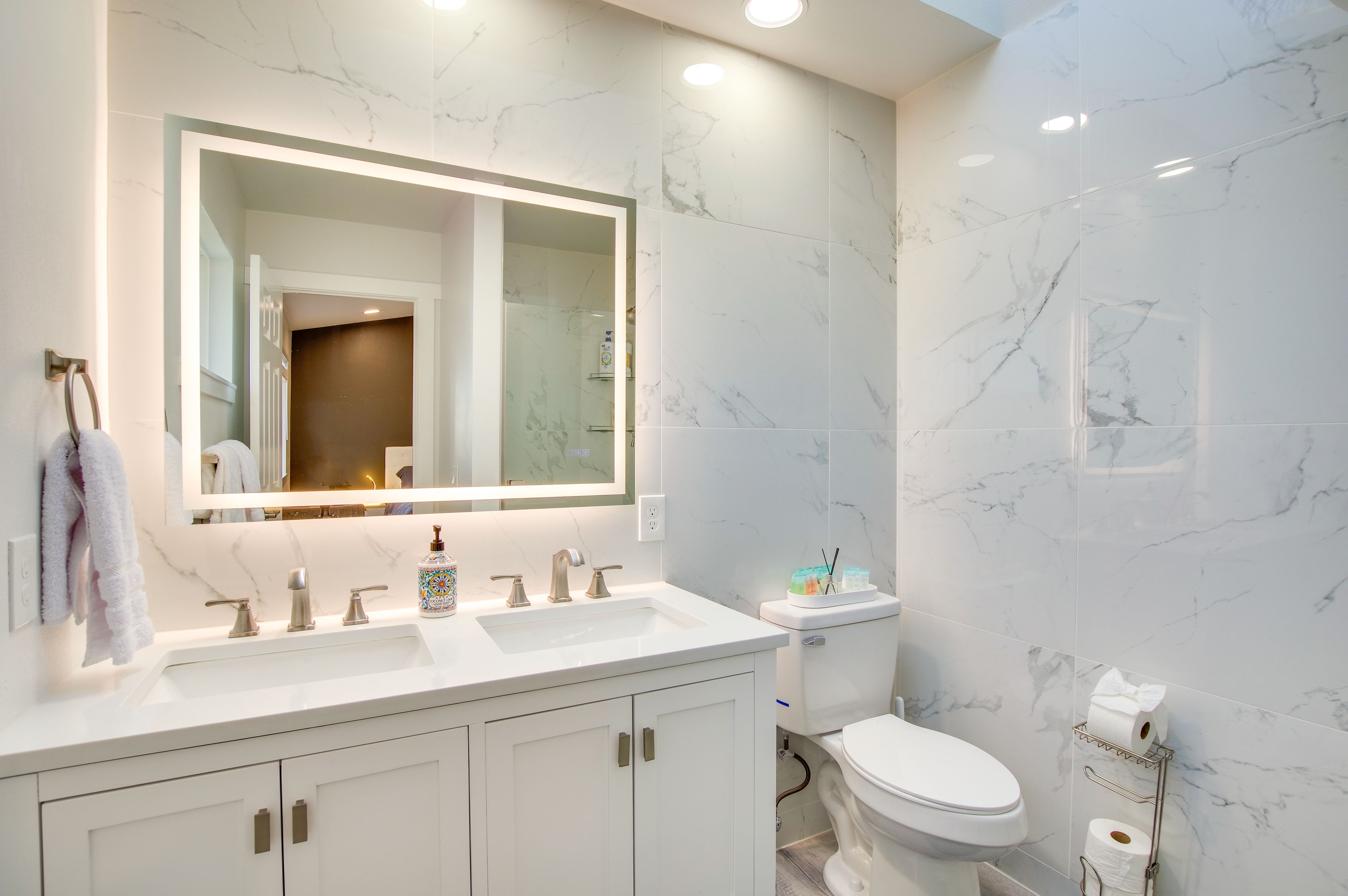 En-Suite Bathroom | 2nd Floor | Complimentary Toiletries | Hair Dryer