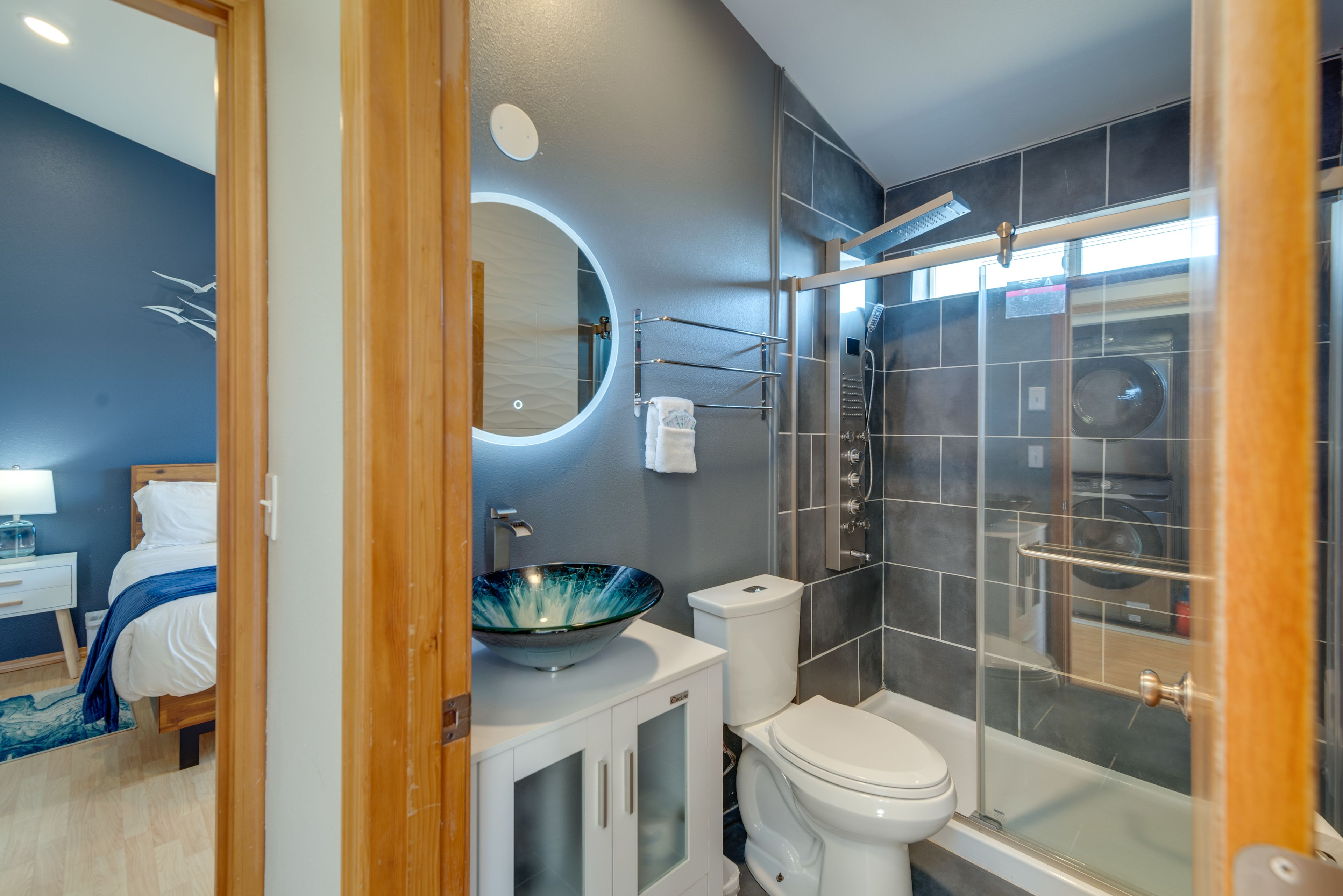 Full Bathroom | Towels Provided | Complimentary Toiletries | Hair Dryer