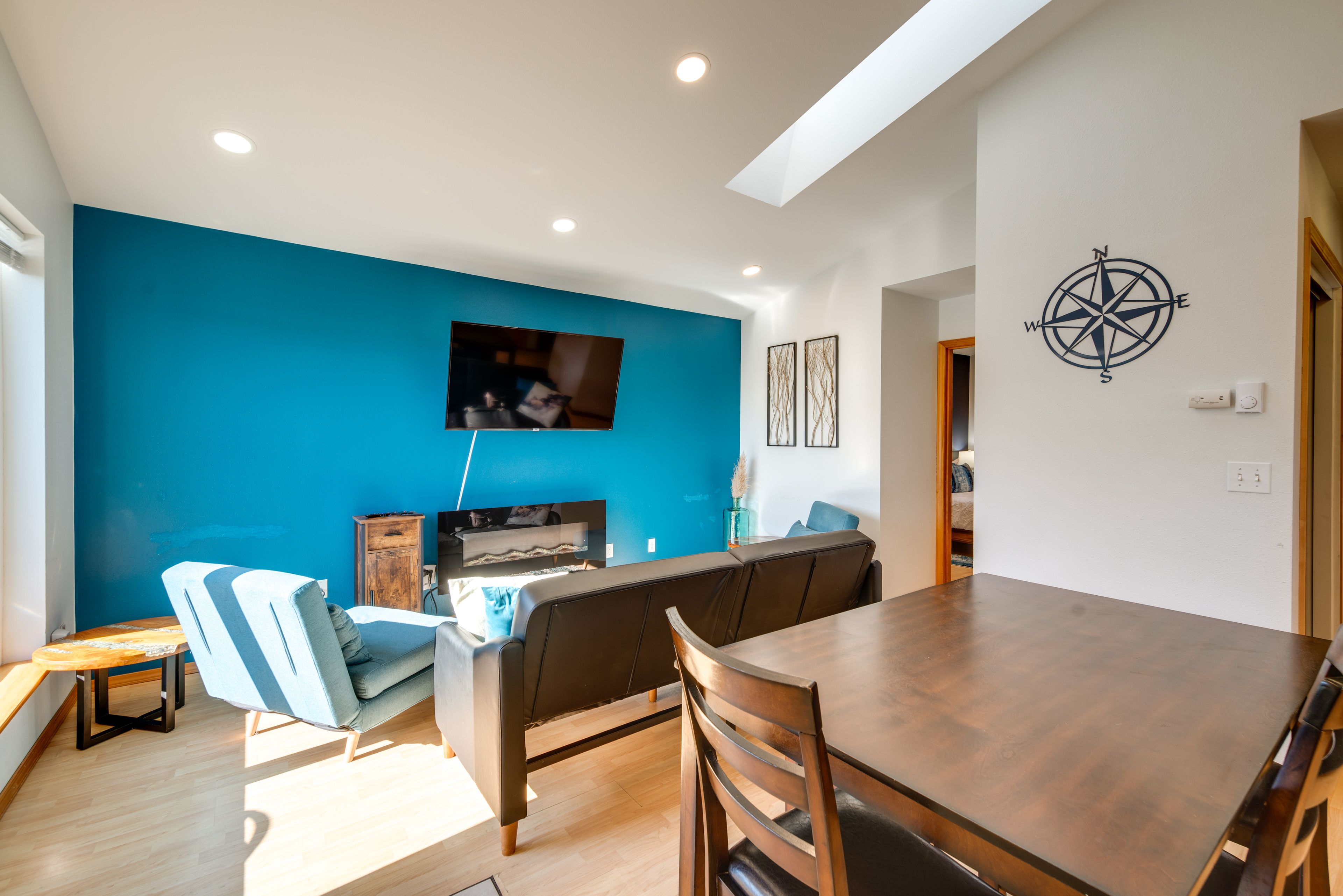 Dining Area | Dishware & Flatware Provided