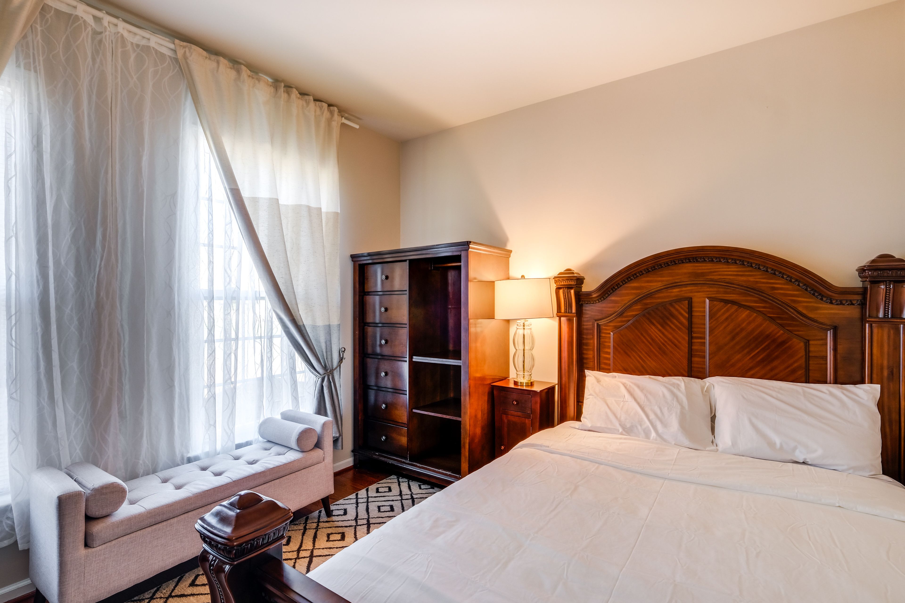 Bedroom 5 | 1st Floor | Queen Bed