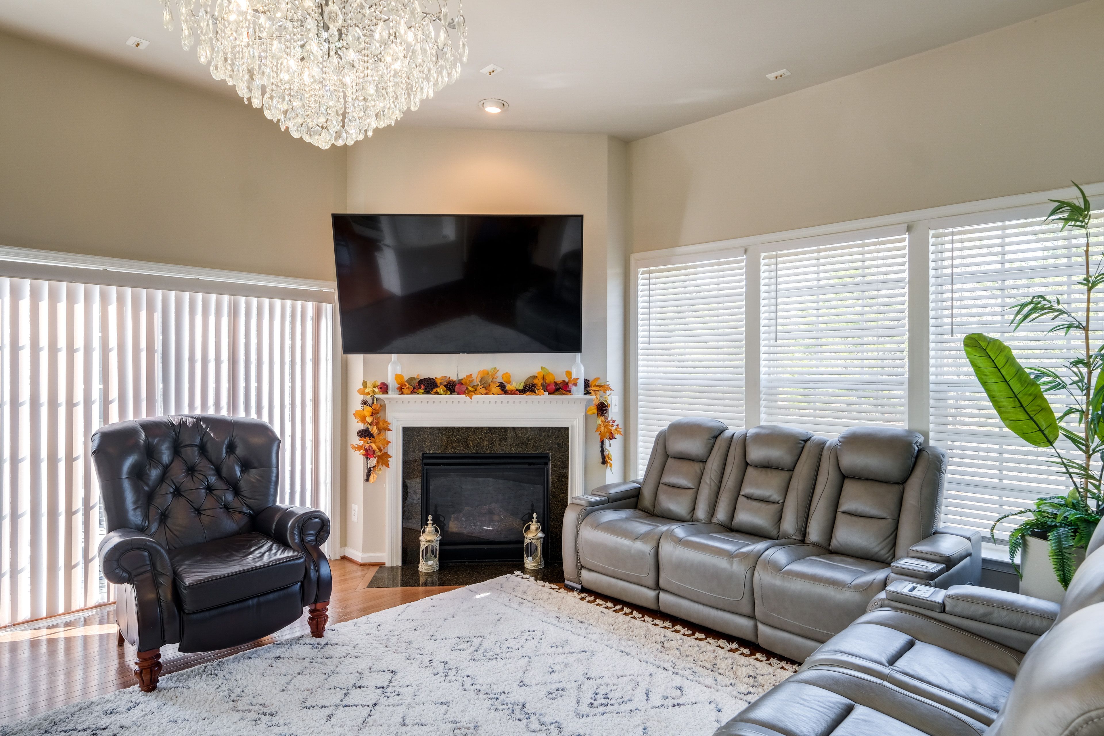 Den | 1st Floor | Smart TV