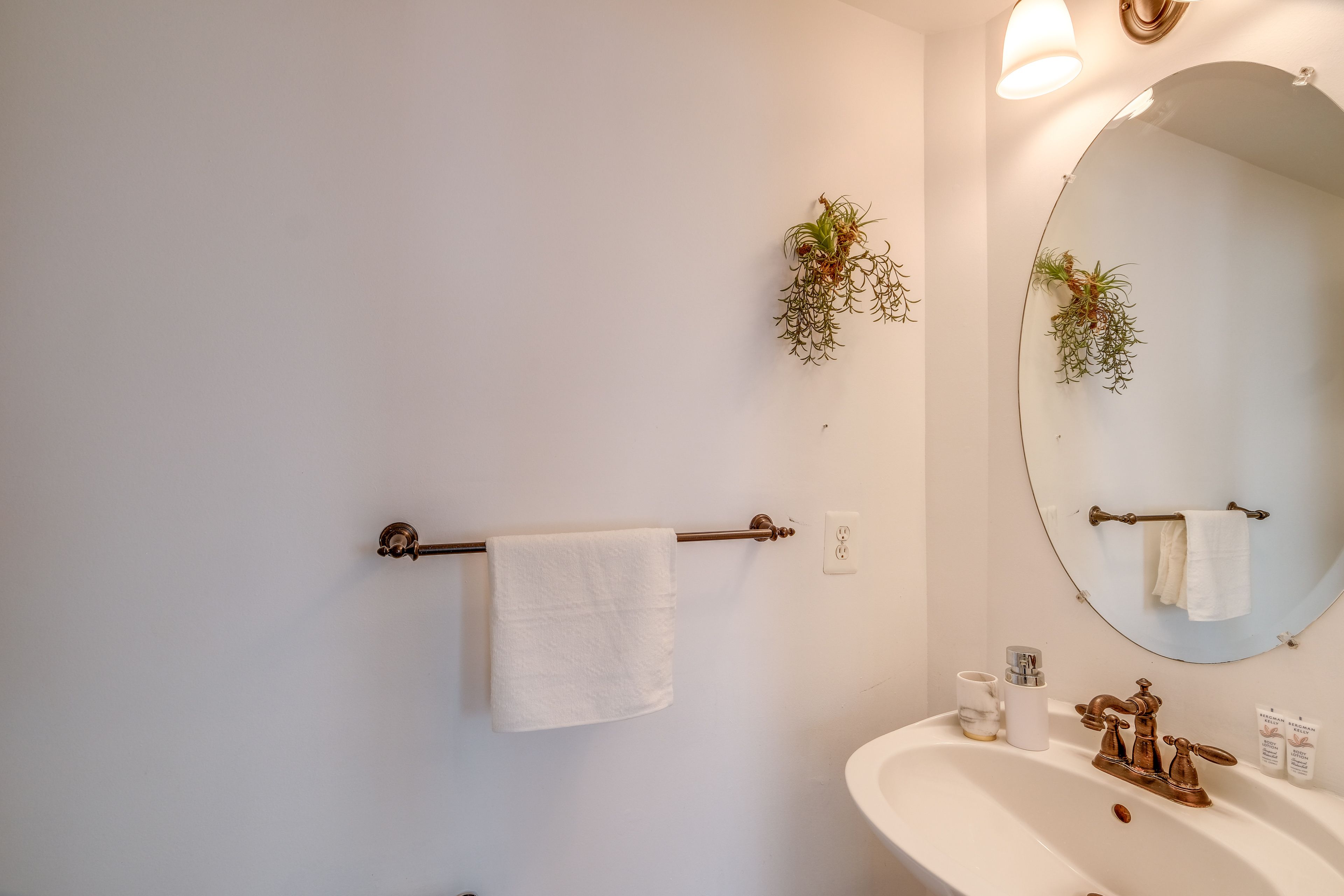 Half Bathroom | 1st Floor