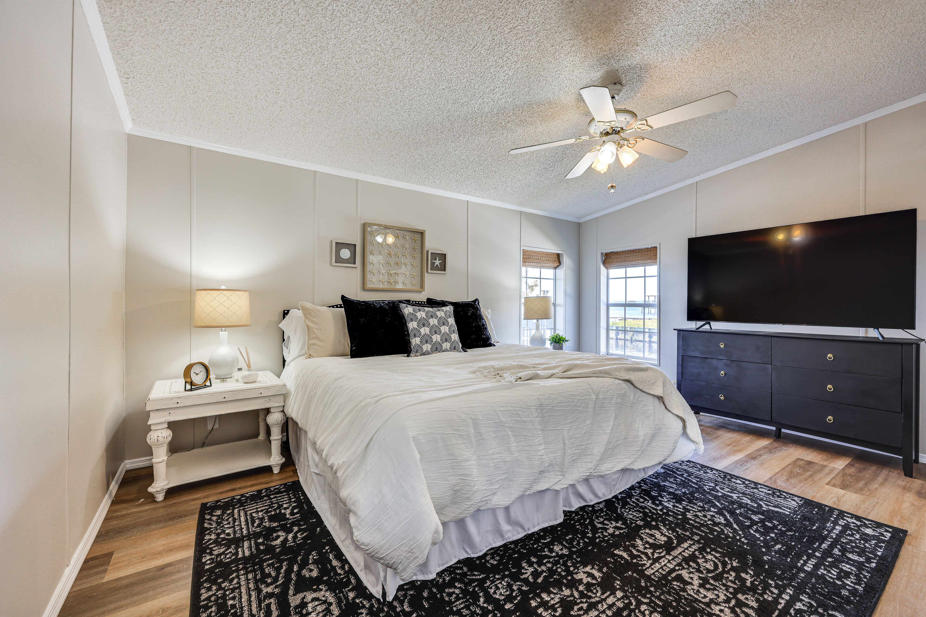 Bedroom 1 | King Bed | Walk-In Closet | En-Suite Bathroom
