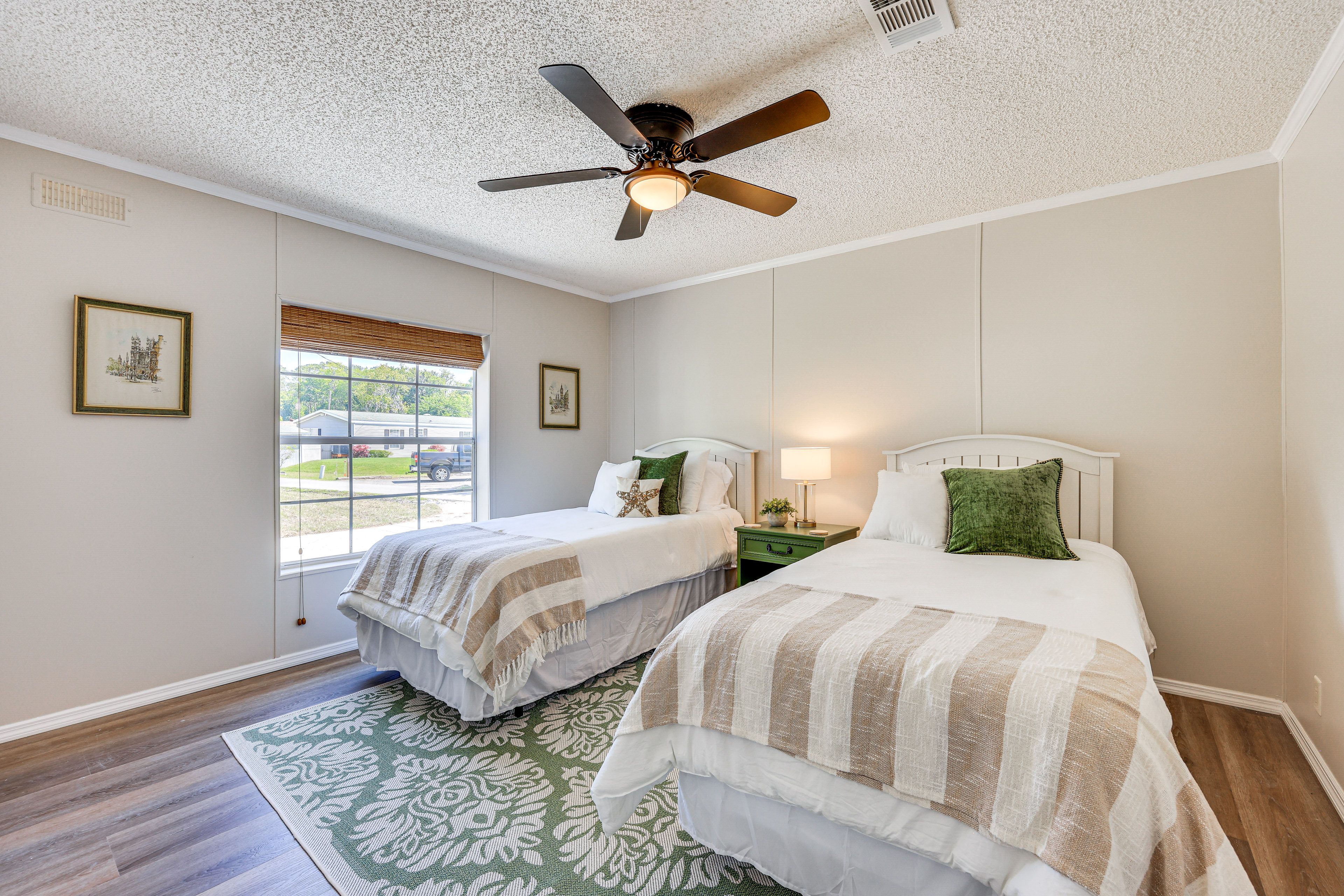 Bedroom 2 | 2 Twin Beds