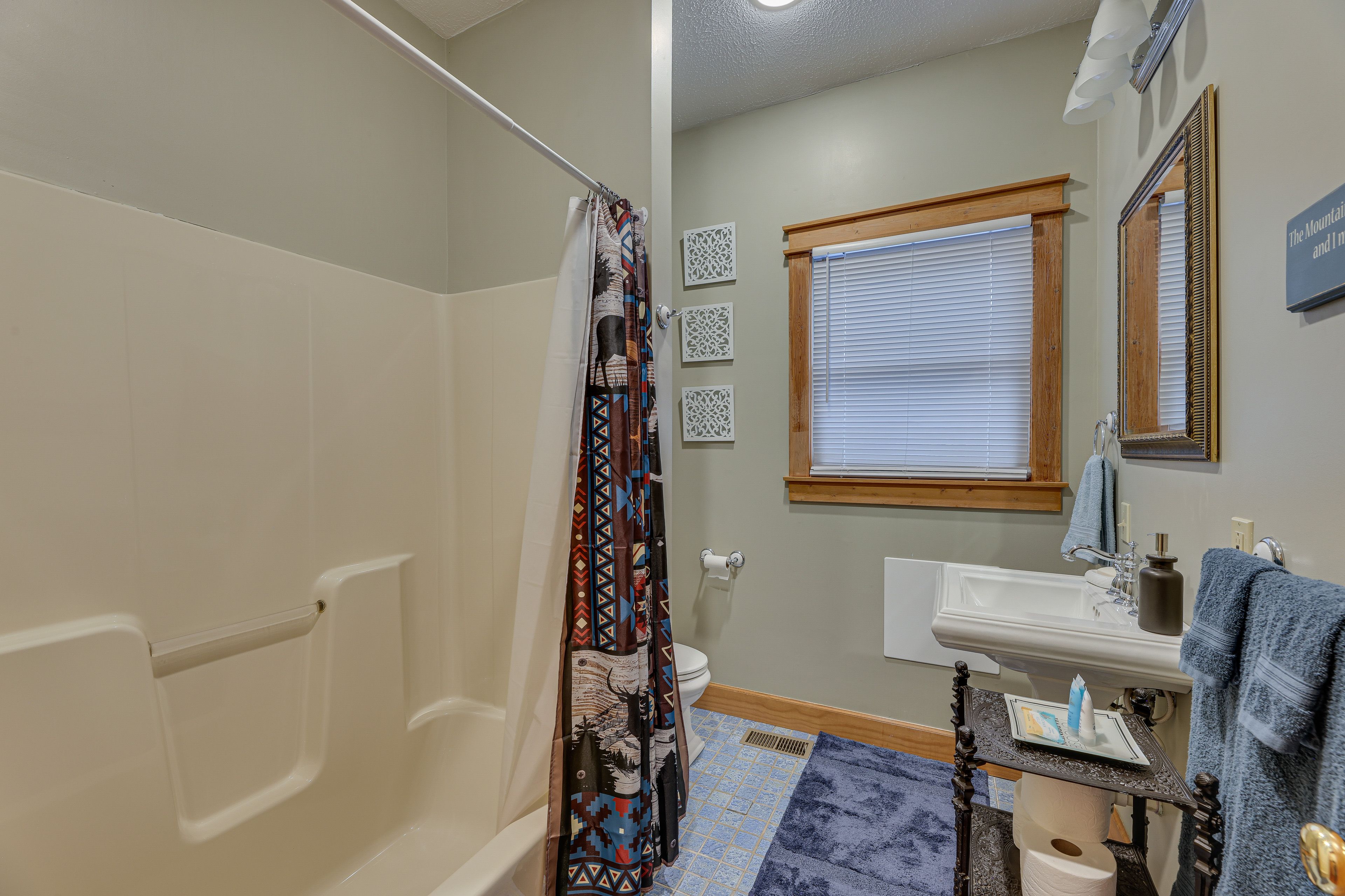 Full Bathroom | Main Level