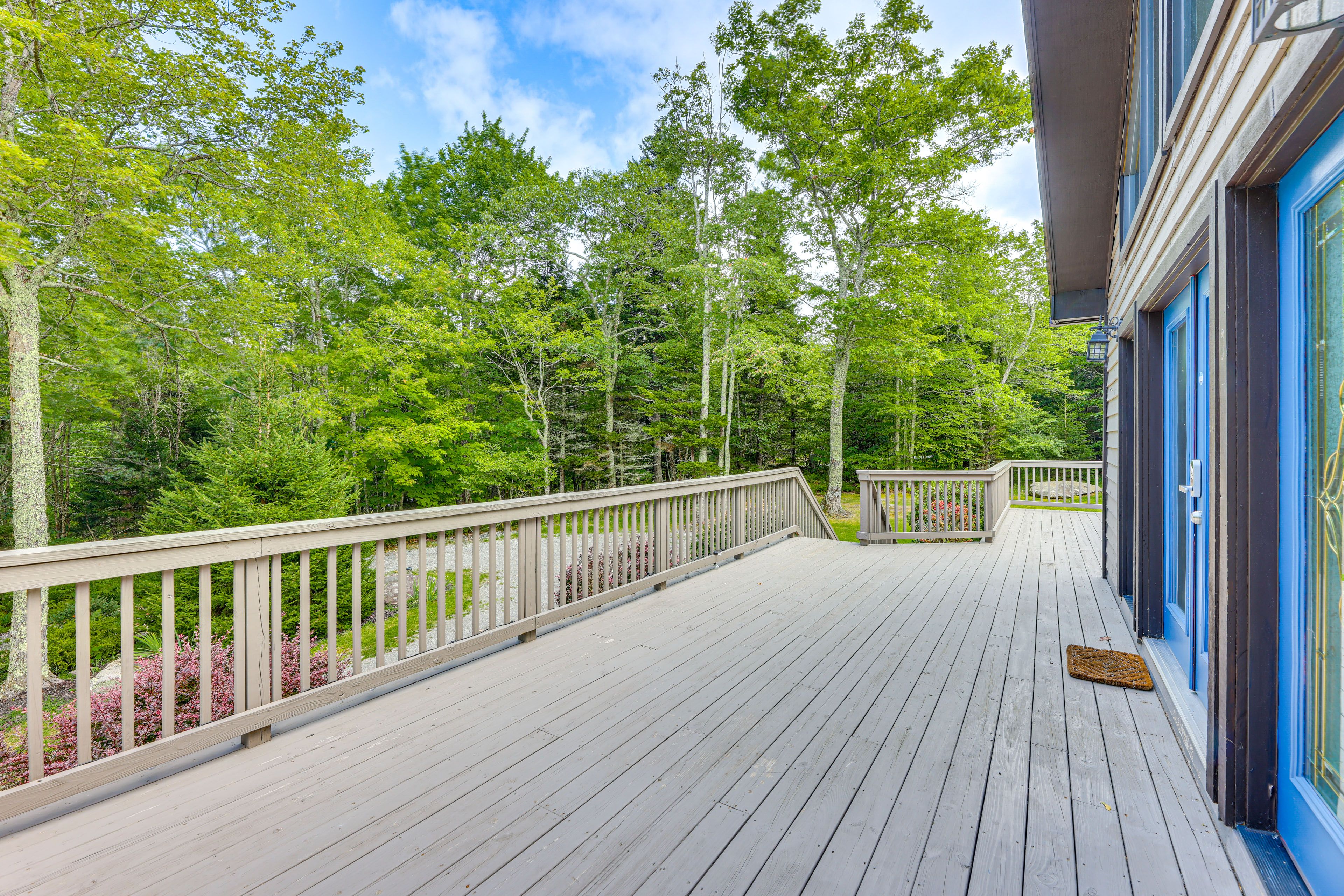 Wraparound Deck | Charcoal Grill