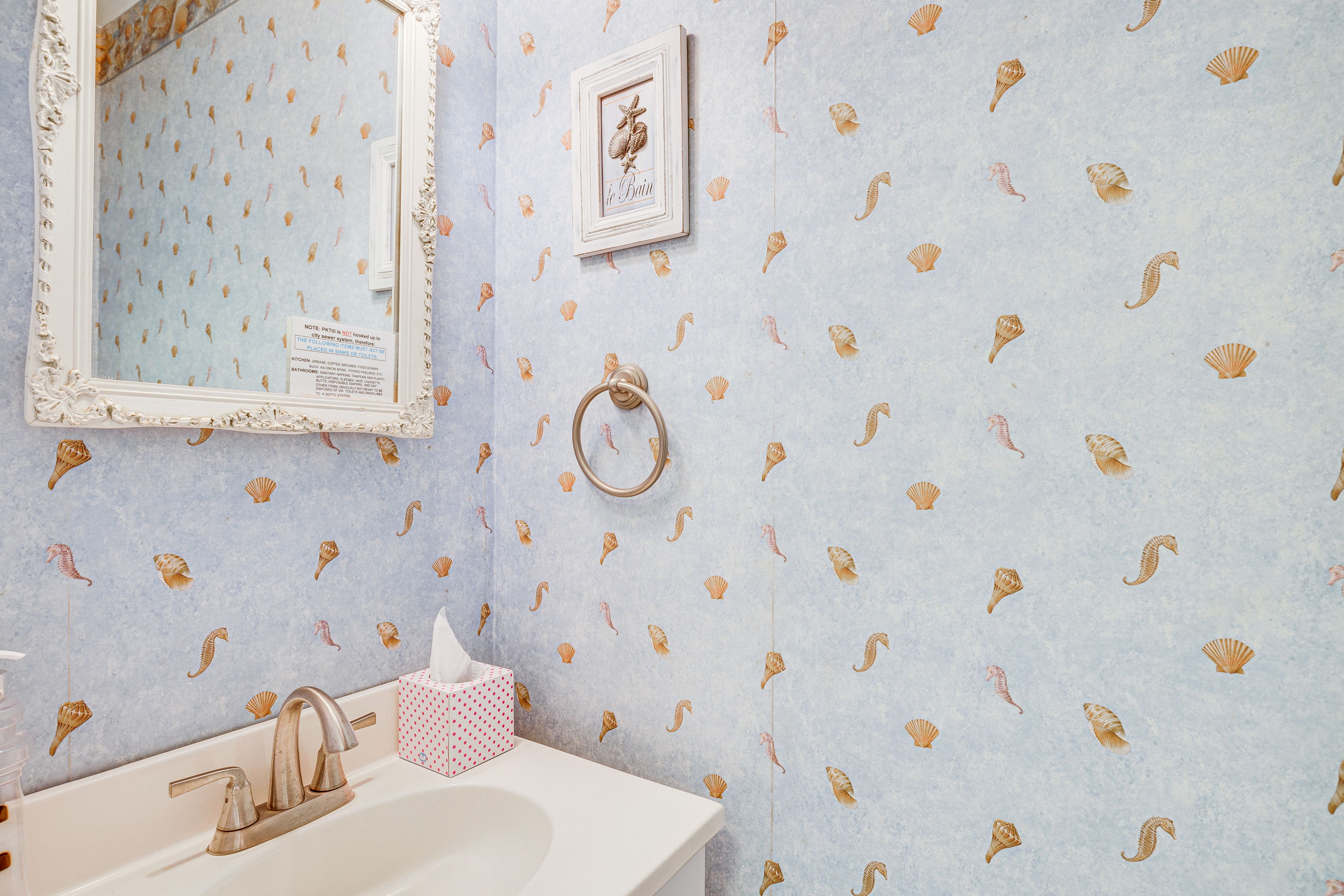 Half Bathroom | Complimentary Toiletries | 1st Floor