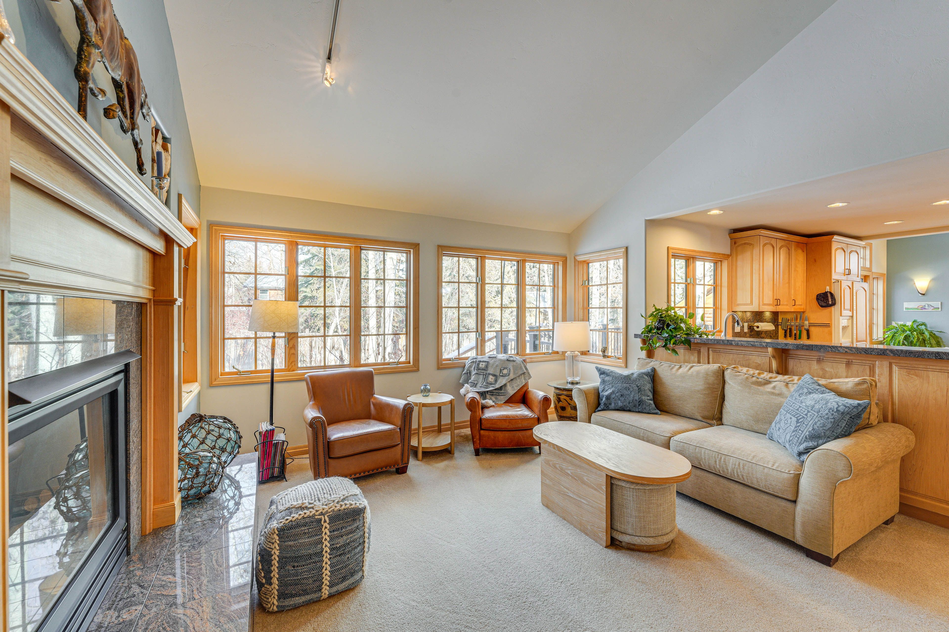 Living Room | Fireplace | Free WiFi | 1st Floor