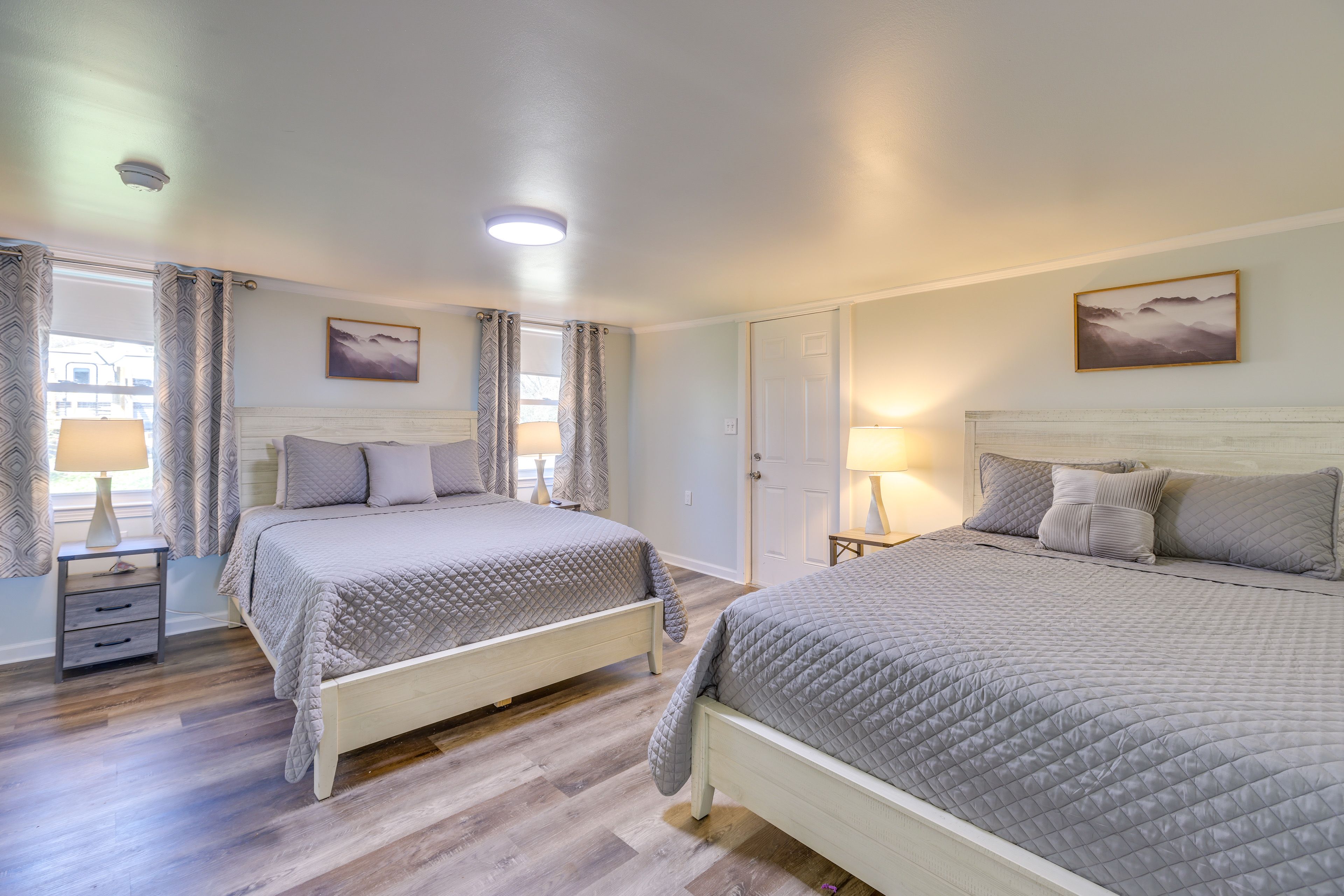 Bedroom 1 | 2 Queen Beds | Smart TV
