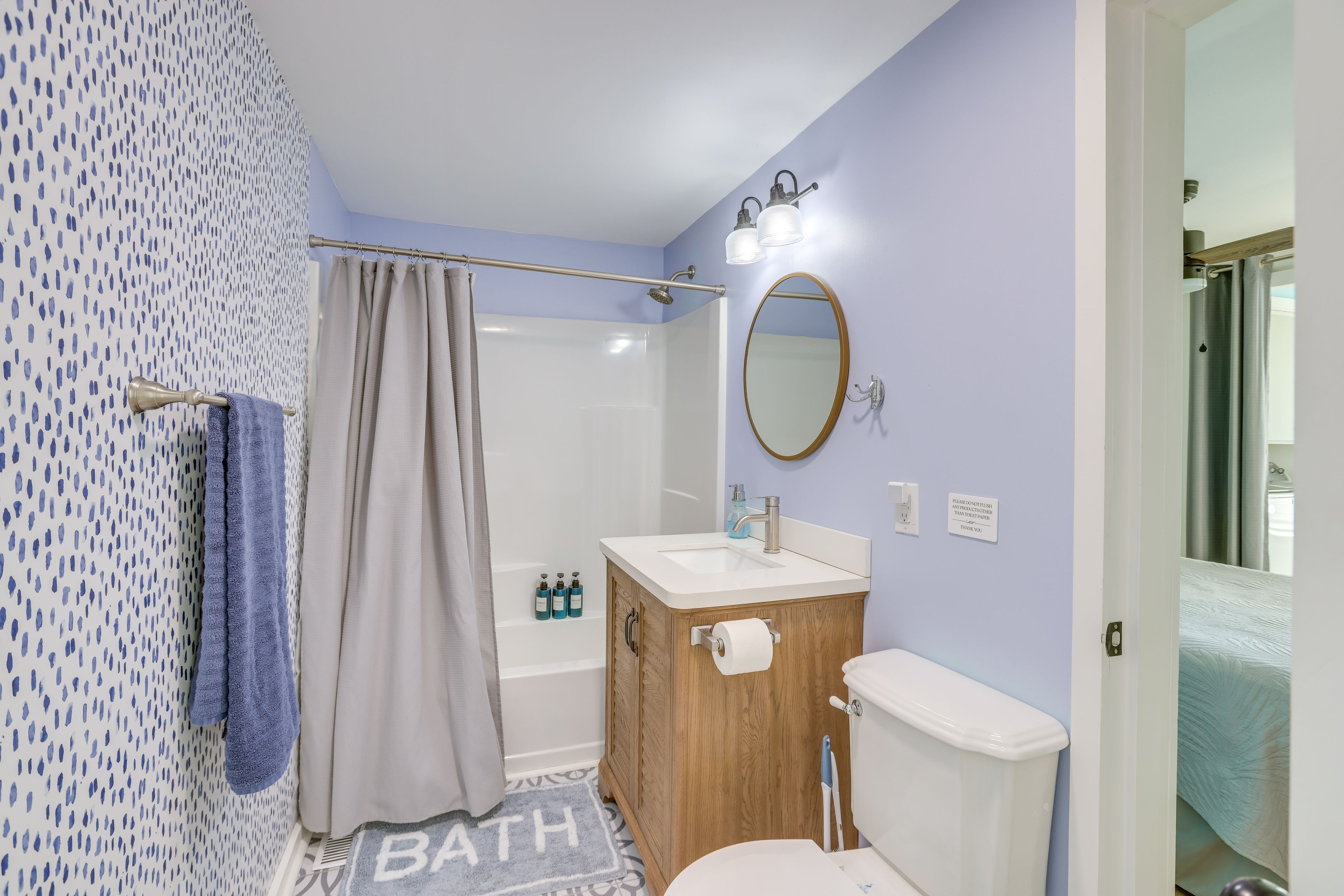 Full Bathroom | Towels Provided | 2nd Floor